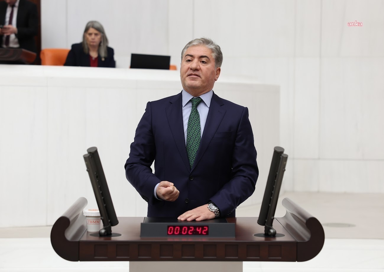 Ahmet Özer’e tahliye kararı... Murat Emir: “Erdoğan, ‘DEM’le beraber yürüyoruz’ deyince sorun yok, CHP’li başkan DEM’li meclis üyeleriyle çalışınca terör suçlaması”