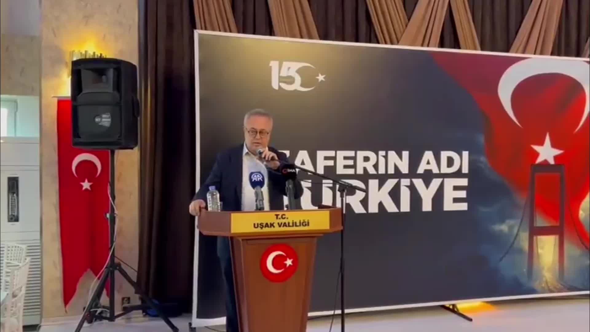 CHP Uşak Milletvekili Karaoba'dan 15 Temmuz programının düzenlendiği salonda Atatürk fotoğrafı bulunmamasına tepki