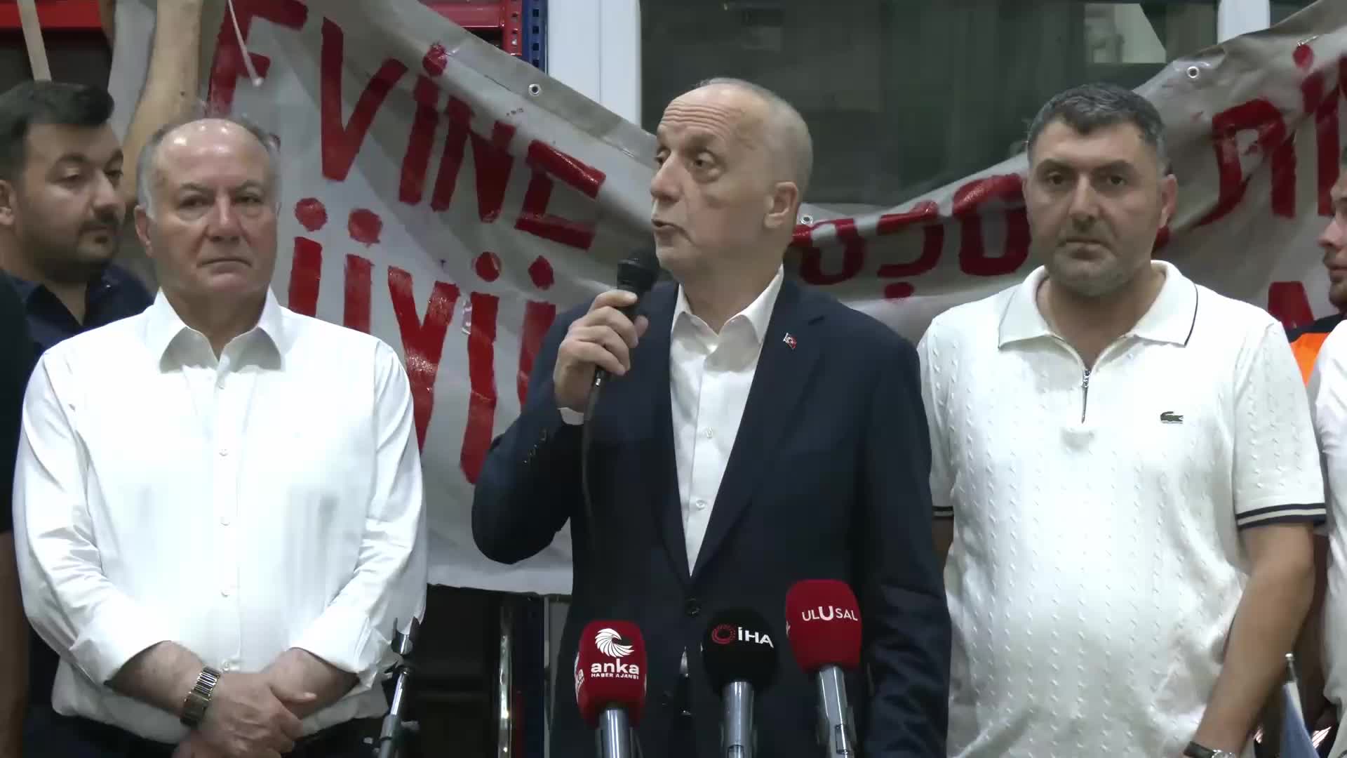 Kamu işçileri eylemde… TÜRK-İŞ Genel Başkanı Atalay: "26 Ağustos’ta grevi uygulamaya geçirmek mecburiyetindeyiz"