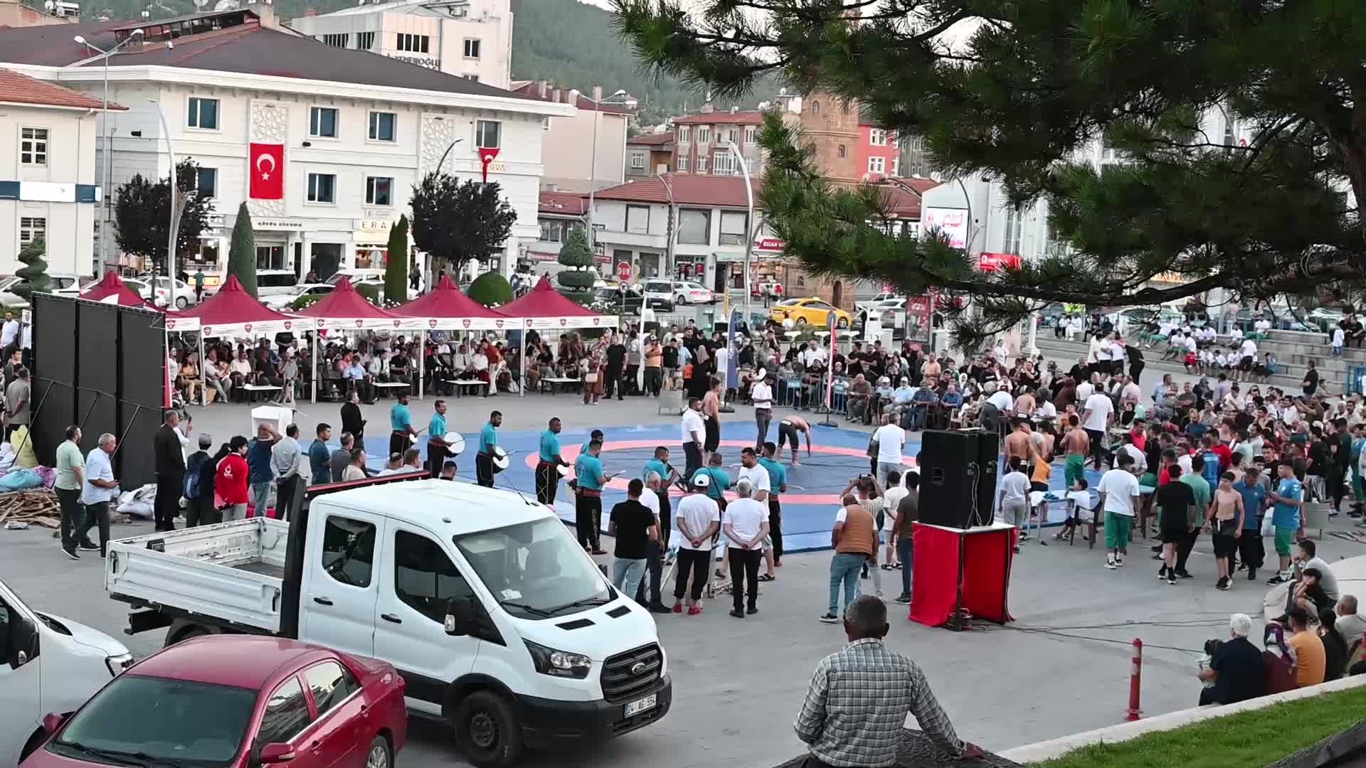 Yozgat’ta meydana minder serildi, "Sin Sin Güreşleri’ yapıldı