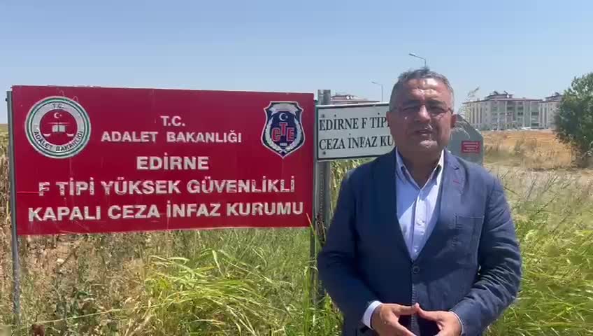 CHP'li Tanrıkulu, Demirtaş'ın mesajını iletti: "Türkiye'de barışın sağlanması ve bunun kalıcı hale gelmesi için çaba gösterdiğini, katkı sunduğunu ve bunu sunmaya devam edeceğini belirtti"