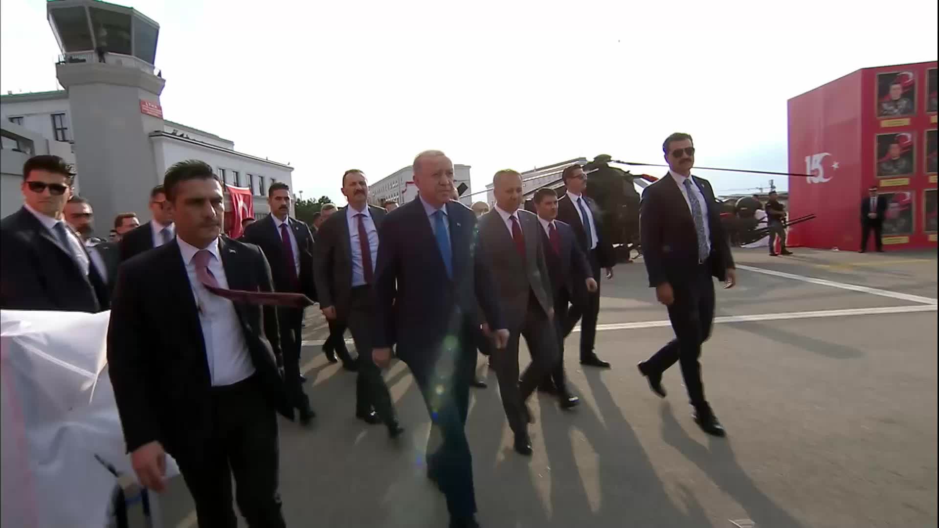 Cumhurbaşkanı Erdoğan: "Önce 17-25 Aralık'ta, ardından 15 Temmuz'da hainleri bozguna uğrattık"