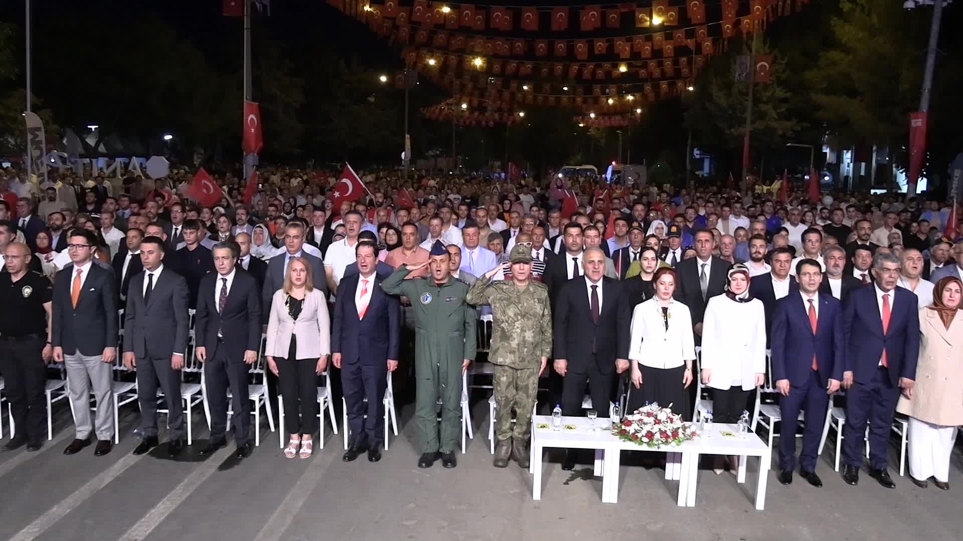 Diyarbakır Valisi Zorluoğlu: “15 Temmuz gecesi topyekûn Türkiye’miz hedef alındı”