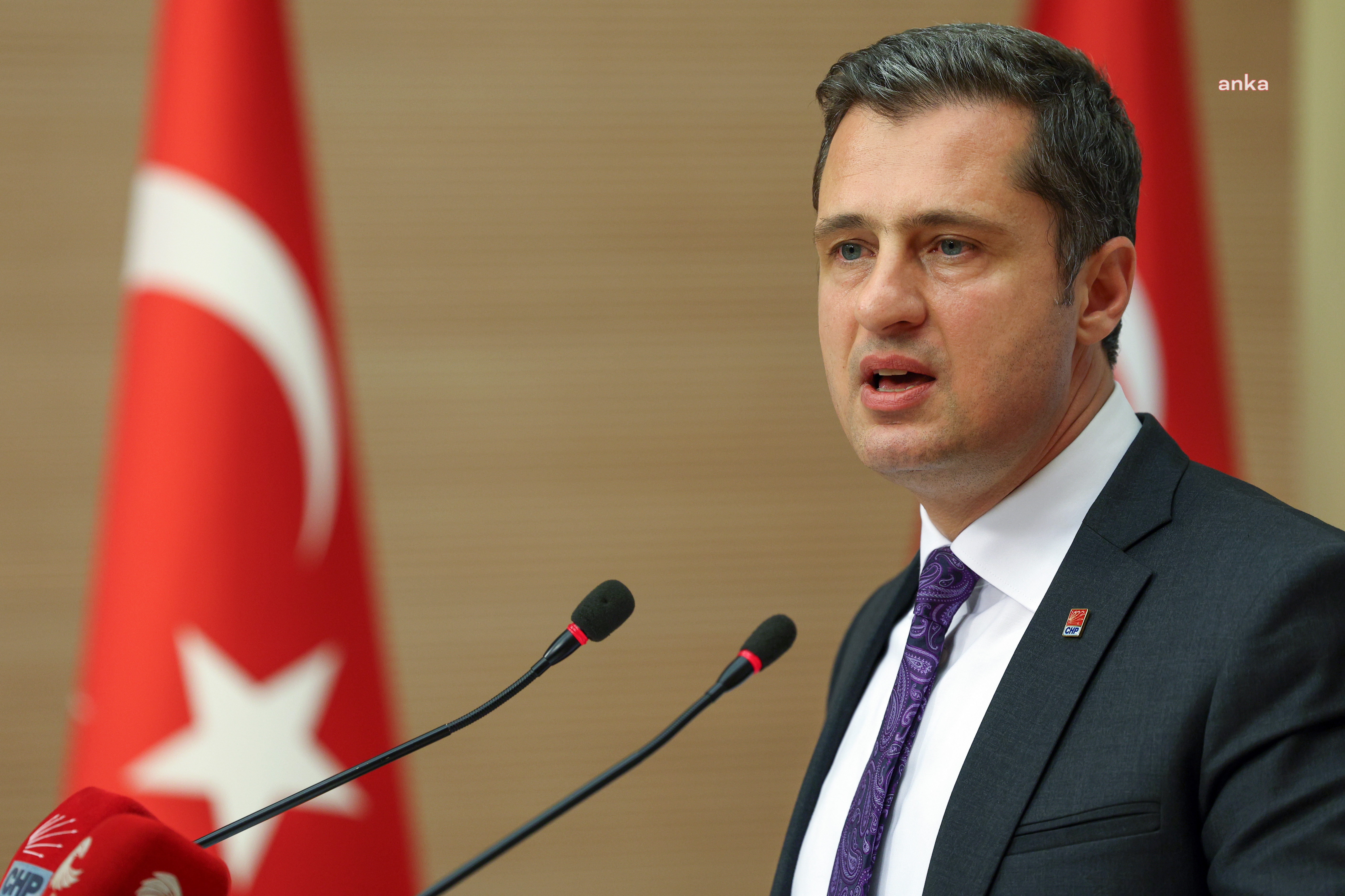 Deniz Yücel’den AK Parti Sözcüsü Çelik’e: “Eleştiriye tahammülsüzlüğün ifadesi olan bir dilin ürünü”