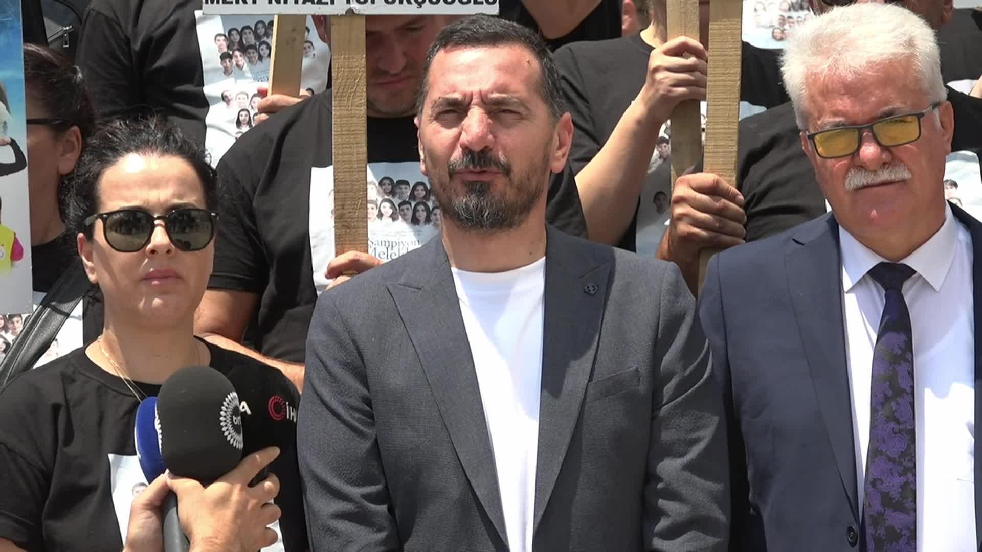 İsias Otel kamu görevlileri davası 6 Kasım'a ertelendi... Mağdur aileler: "O bilirkişi raporu geldiğinde o cesareti gösterip bu sanıkları tutuklayabilecekler mi?"