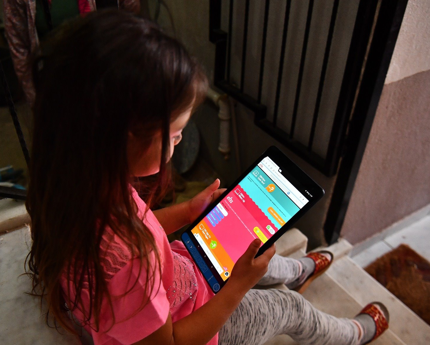 İZMİR BÜYÜKŞEHİR'DEN 2 BİN TABLET