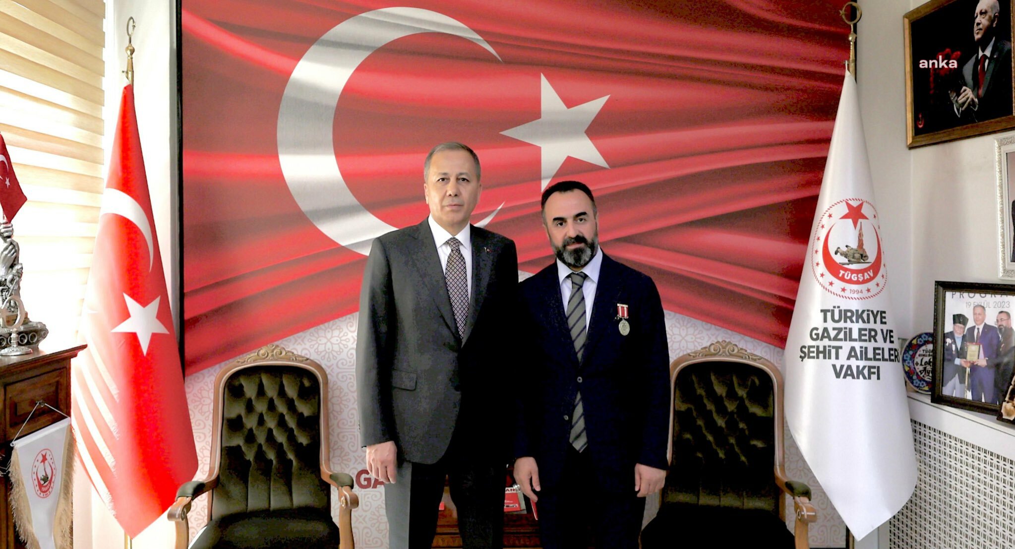 İçişleri Bakanı Ali Yerlikaya'dan Türkiye Gaziler ve Şehit Aileleri Vakfı'na ziyaret