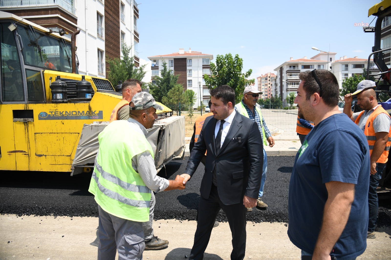 Kahramankazan Belediye Başkanı Çırpanoğlu, TOKİ bölgesinde devam eden asfalt çalışmalarını inceledi