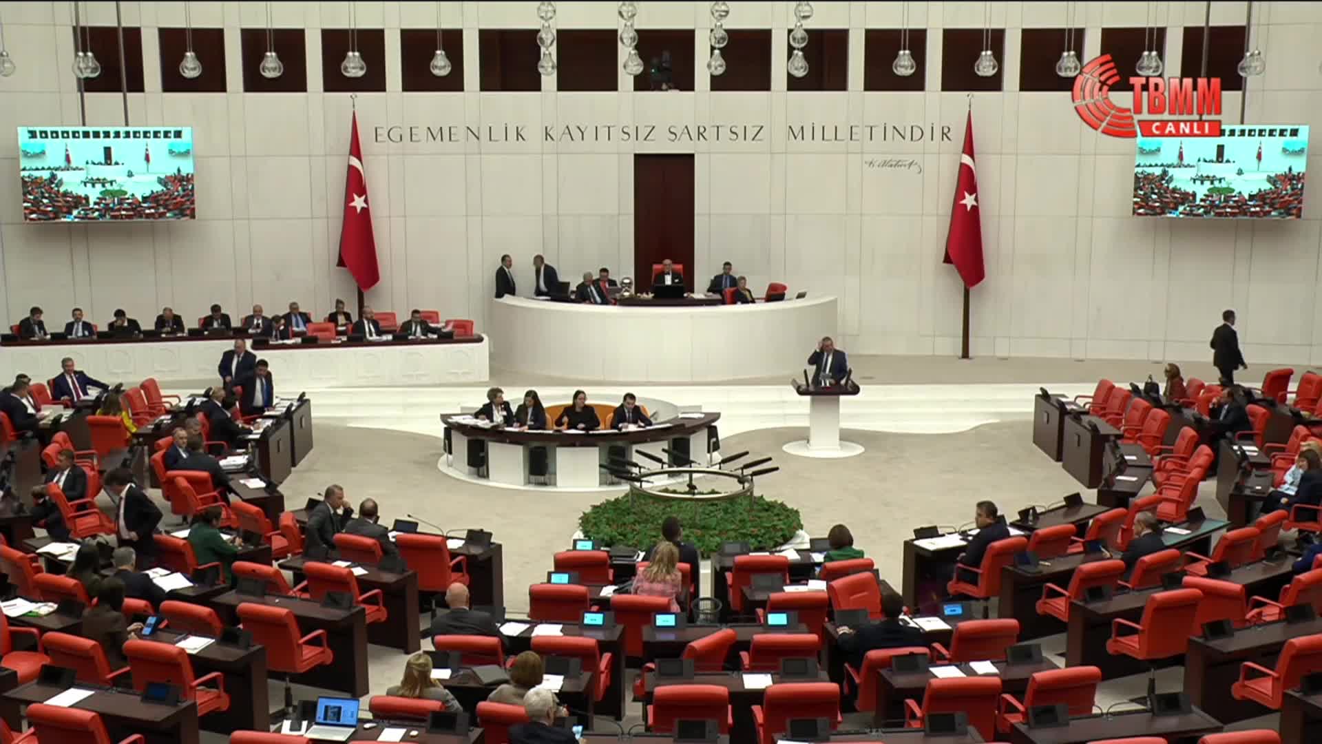 TBMM Genel Kurulu... CHP'li Ocaklı: "14 gündür şurada, parkta yatan insanları bir düşünün. Anadolu'nun her yerinden gelmiş bu insanlar açlık grevi yapmak üzere hazırlar"