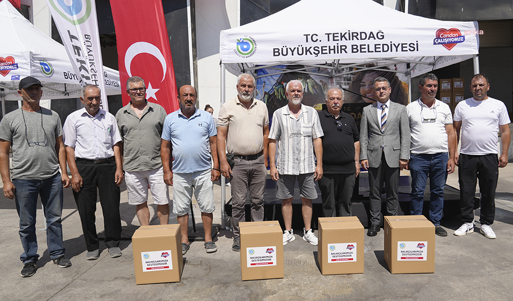 Tekirdağ Büyükşehir Belediyesi’nden balıkçılara tekne bakım malzemesi ve kıyafet desteği
