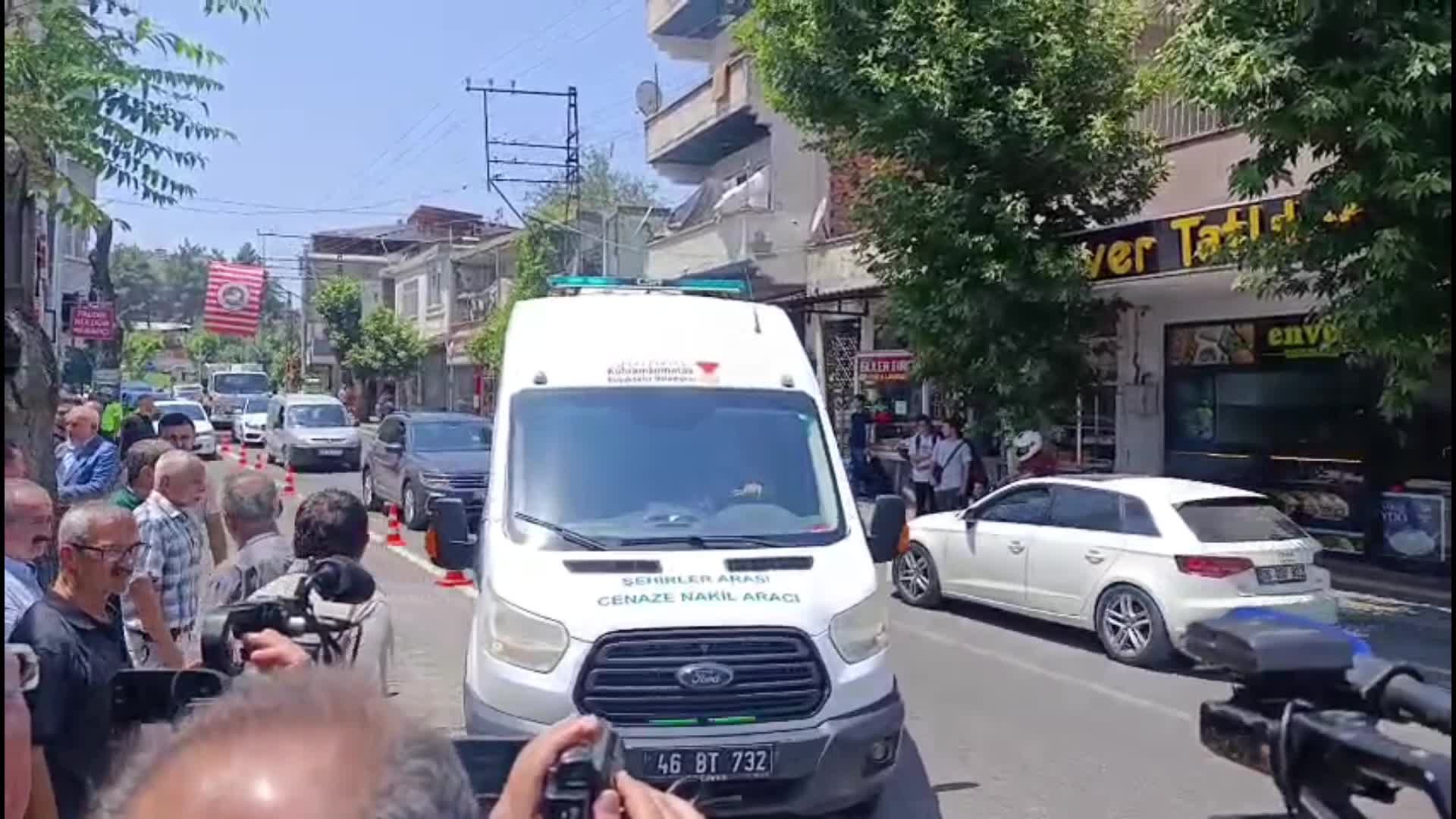 Ankara'daki yangında hayatını kaybeden anne ve bebeği Kahramanmaraş'ta toprağa verildi
