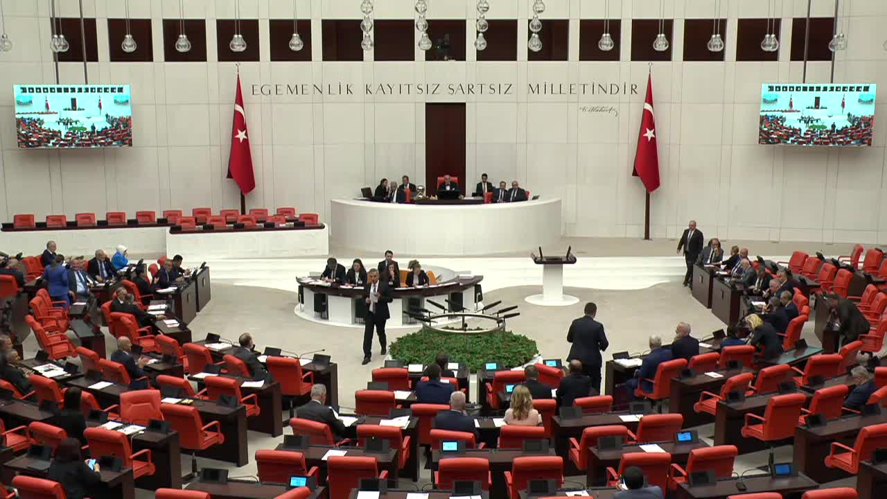 CHP'li Akdoğan: Masasının üstüne beyaz Toros koyan savcı Toros kafalıdır