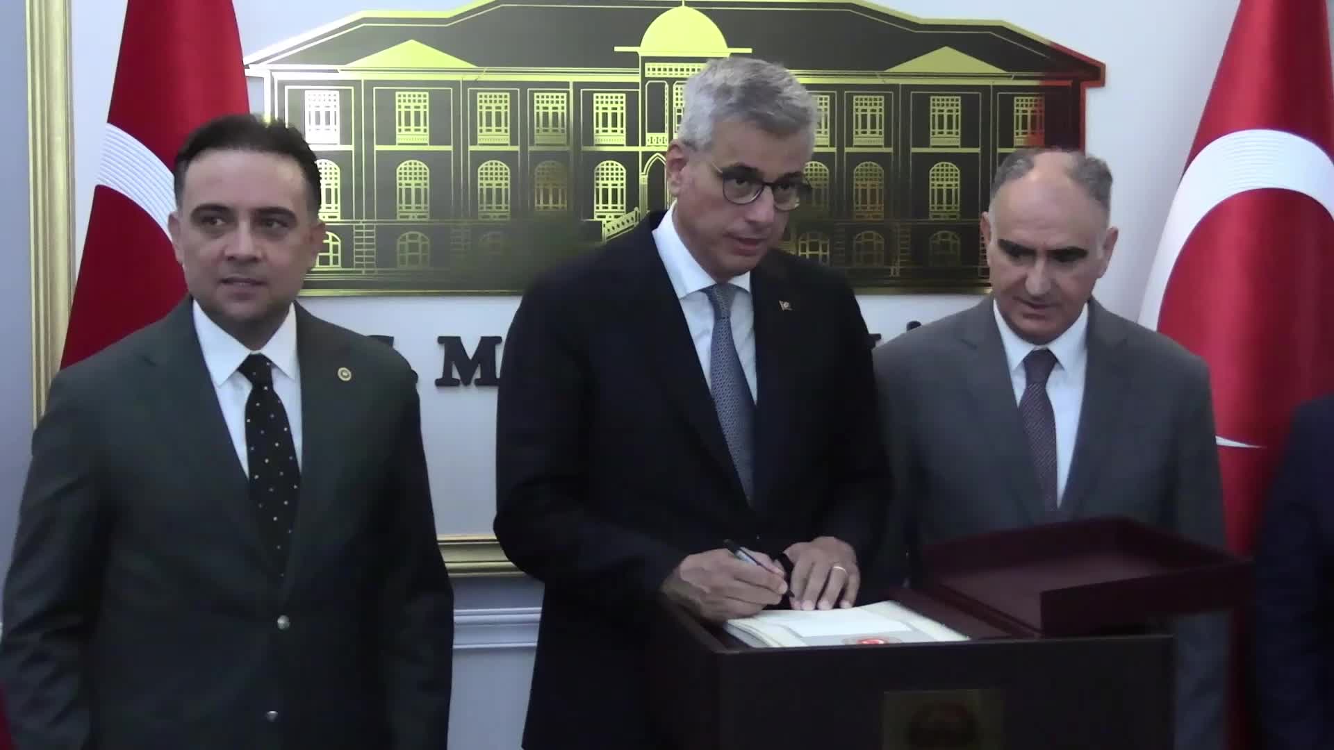 Bakan Memişoğlu: “Manisa sağlıkta Türkiye’ye örnek olacak”