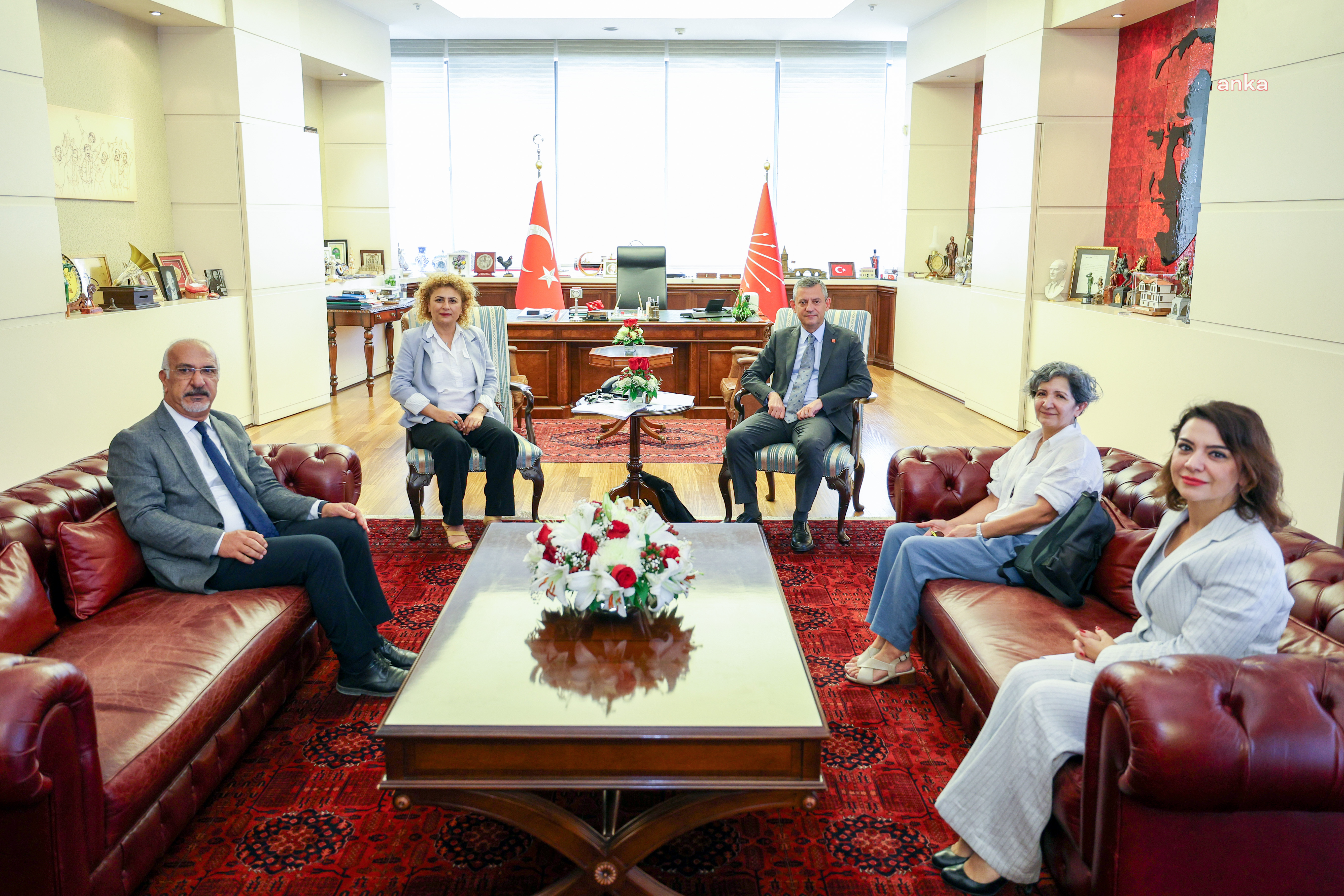 Özgür Özel, KESK heyetini kabul etti