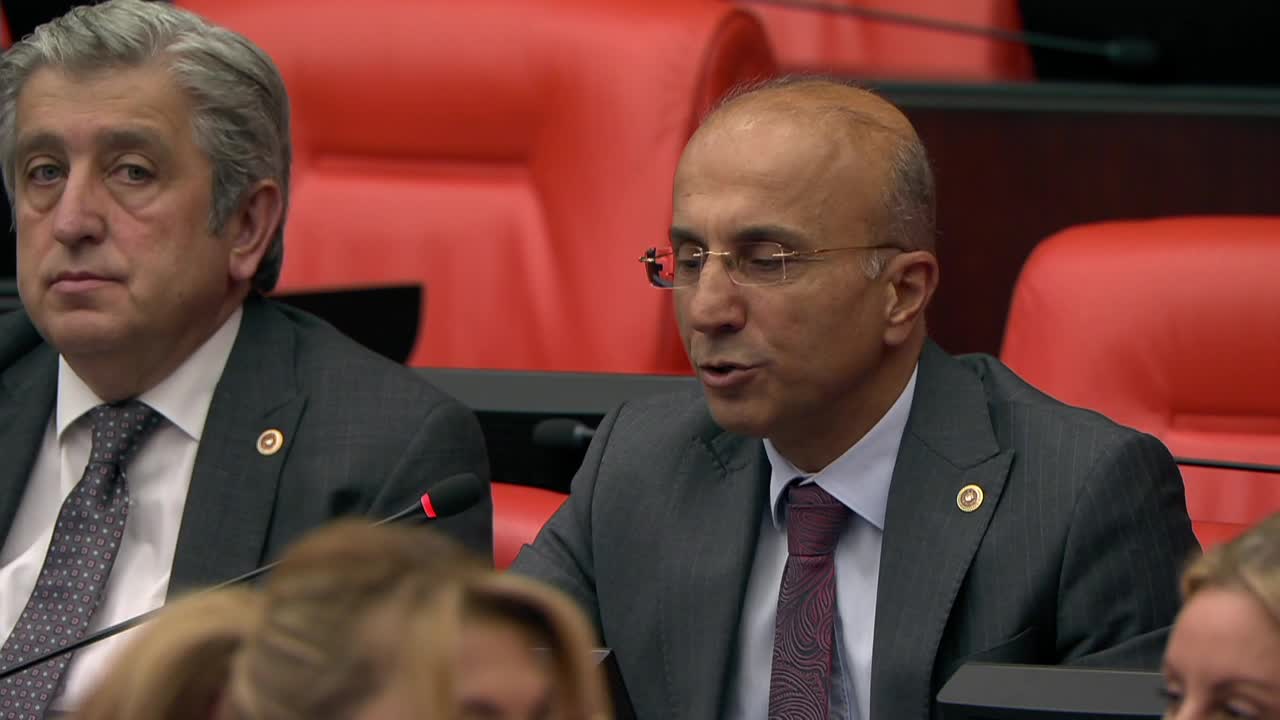 CHP’li Aşkın Genç: Süt fiyatları maliyete endeksli ve aylık güncellenebilir hâle getirilmeli, aksi takdirde gıda güvenliği tehlikeye girer