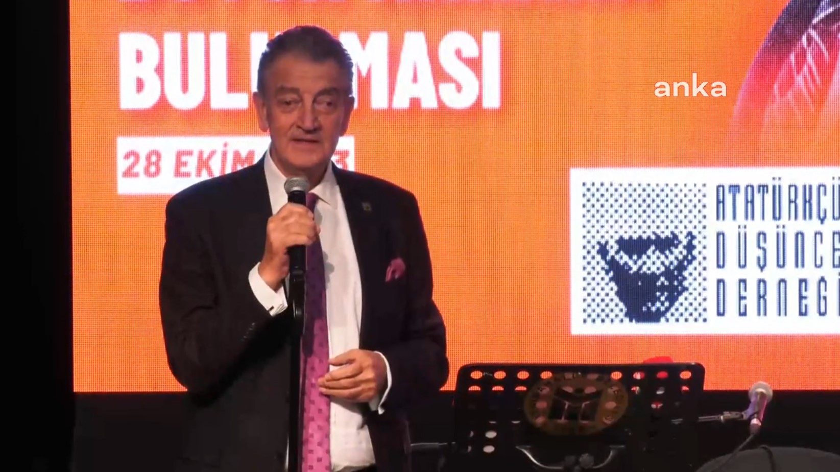 MEB'in 10 Kasım'ın ara tatil yapıldığı çalışma takvimi... ADD Genel Başkanı Hüsnü Bozkurt: Ünvanı ‘bakan’ olan bu şahsın 10 Kasım günü okulları tatil ederek öğrencilerin Atatürk’ü anmasını engellemeye çalıştığı bellidir
