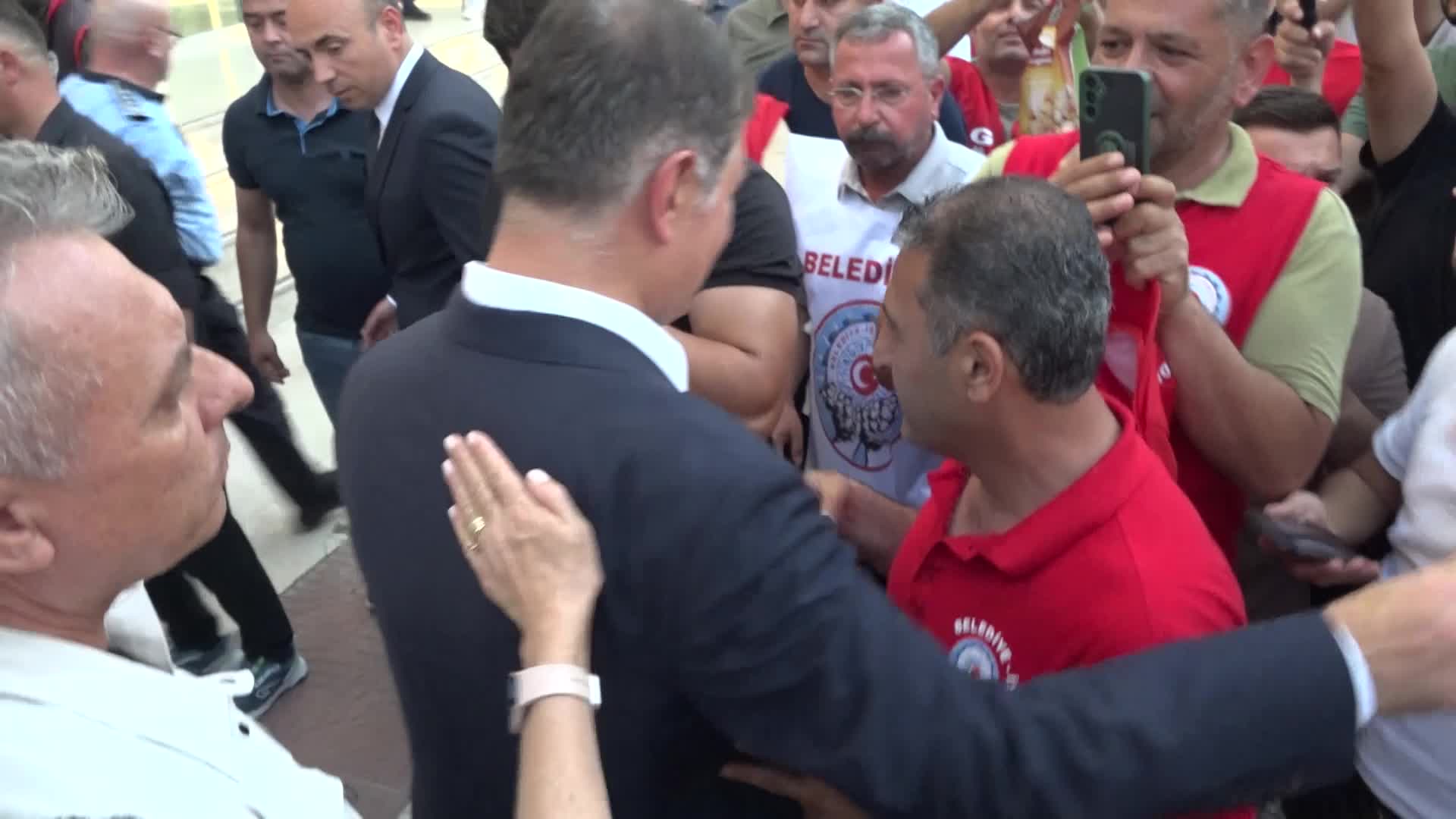 İzmir’de 'işçi krizi' sona erdi… Büyükşehir Belediyesi ile Belediye-İş Sendikası arasında uzlaşı sağlandı