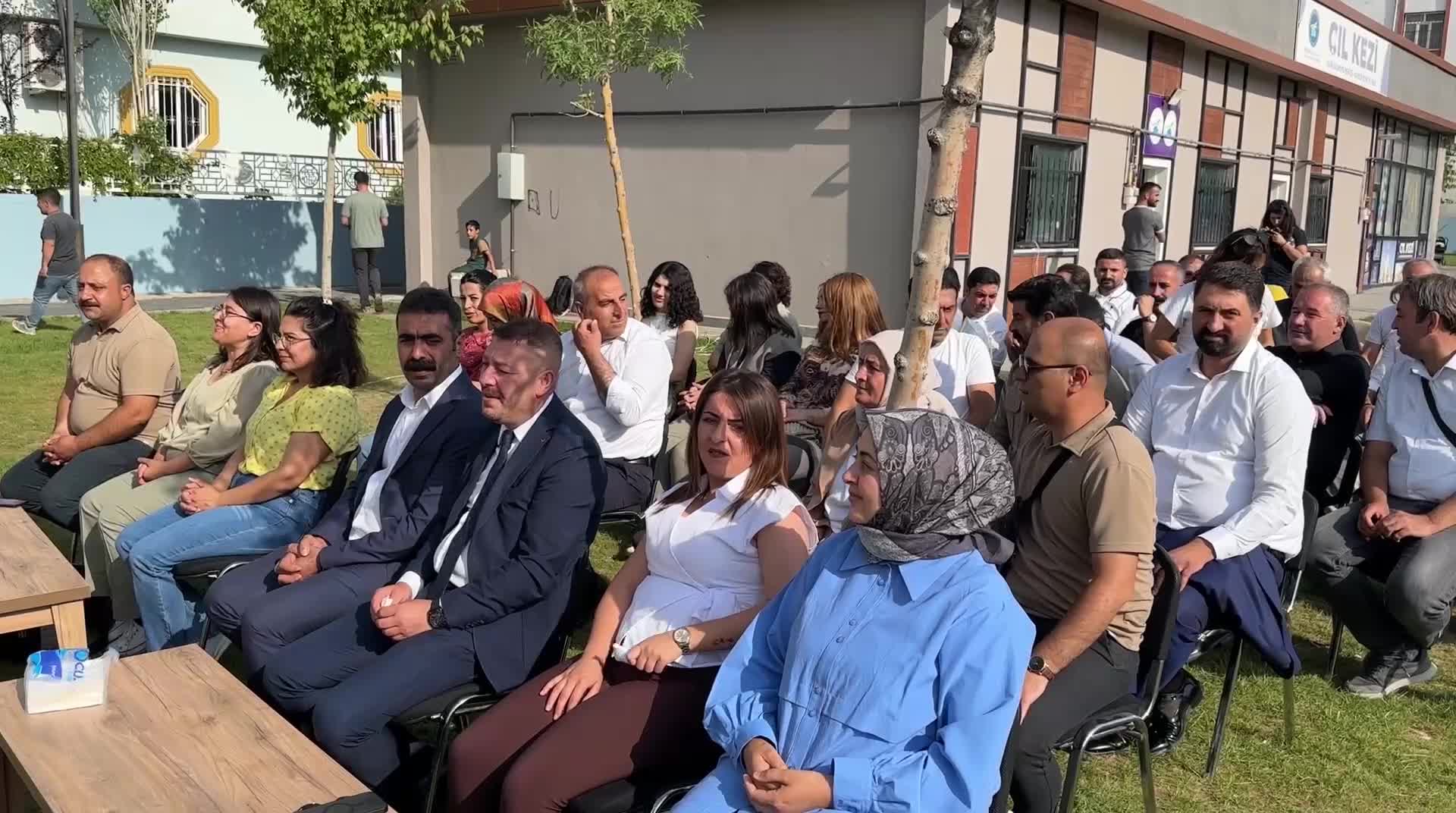 Van’da görevden alınan DEM Partili meclis üyeleri 5'inci kez toplandı: "Kayyum binayı gasbetti ama bizi halktan koparamadı"