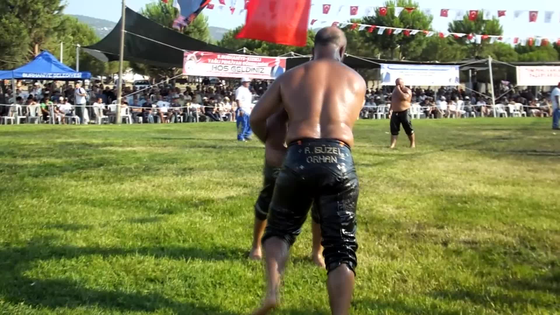 Burhaniye'de 9. Kızıklı Yağlı Güreşleri'ne 314 pehlivan katıldı