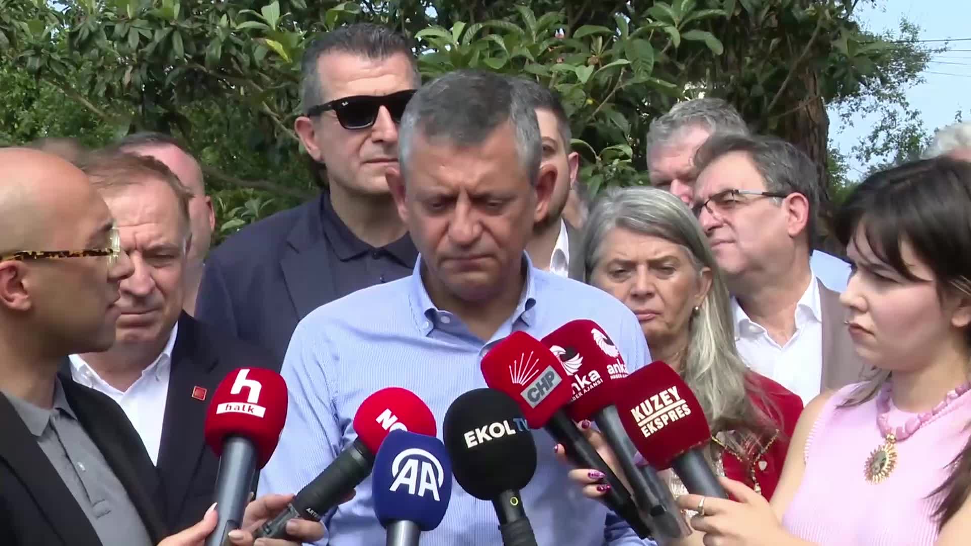Özgür Özel'den Mehmet Murat Çalık tepkisi: "Muhatapların bizleriz gel, bizden ne istiyorsan hesaplaş ama çocuğun, ananın yakasından düşün artık"