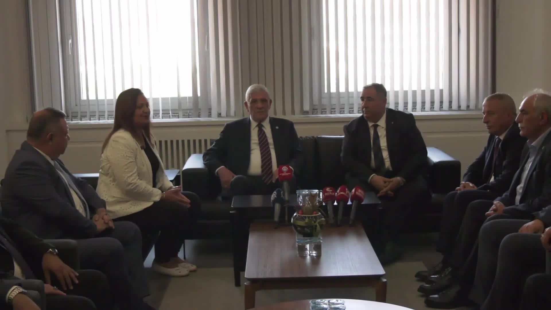Müsavat Dervişoğlu'ndan Afyon'da gazileri ziyaret: “Onlara bu işleri konuşmak kolay geliyor. O duvarı badanalanmamış evin içinde olmak lazım işin aslını anlayabilmek için”
