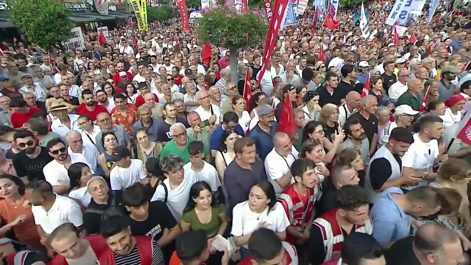Hasan Akgün'den memleketi Trabzon’da düzenlenen “Millet İradesine Sahip Çıkıyor” mitingine mektup: "Ne ben ne Ekrem Başkan ne de bu davanın hiçbir neferi halkımıza boyun eğdirmedi ve eğdirmeyecek"