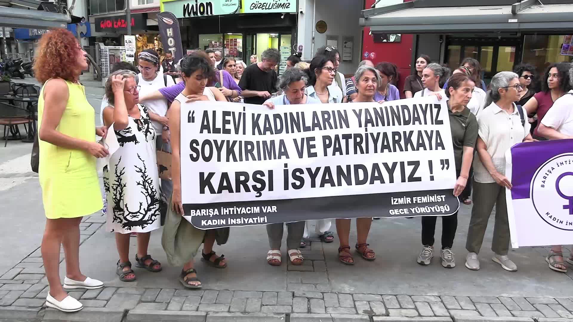 Suriye'de Alevilere ve Dürzilere yönelik saldırılara İzmir'de kadınlardan tepki