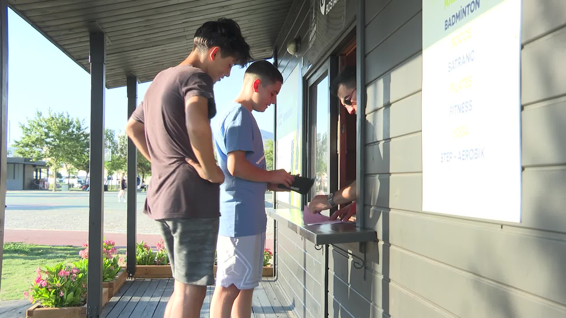 Spor istasyonlarının üçüncüsü Bostanlı’da hizmete açıldı