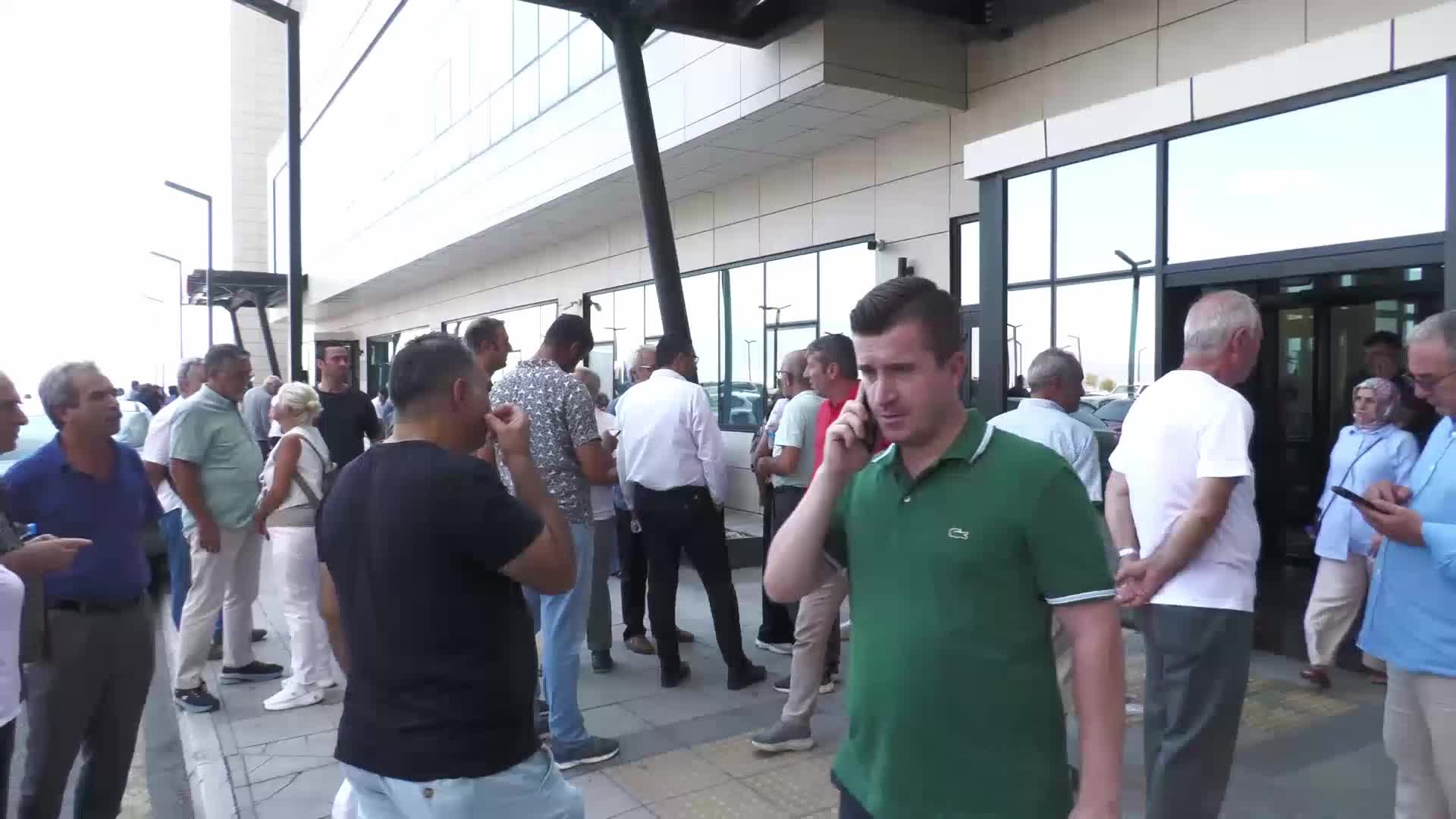 CHP Genel Başkanı Özgür Özel'den, Murat Çalık’ın tedavi gördüğü hastanede açıklama: “Tedavisi için gereken yapılacak, tetkikler için en doğrusu yapılacak, yeni bir kemik iliği alınacaksa buna kendi rızası varsa yapılacak”