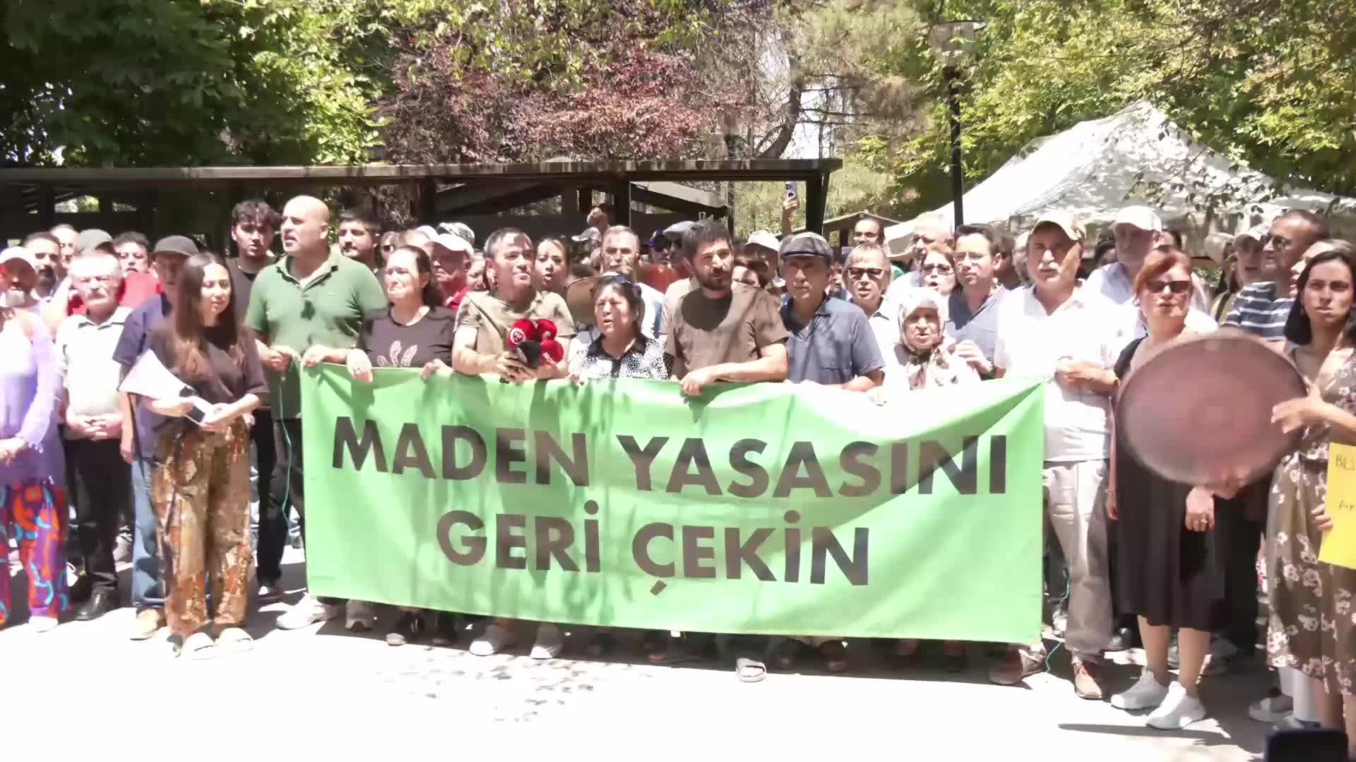 Köylülerin Ankara'daki "zeytin nöbeti"nin son günü: "Bu sadece başlangıçtı, mücadelemiz köylerde, ormanlarda devam edecek"