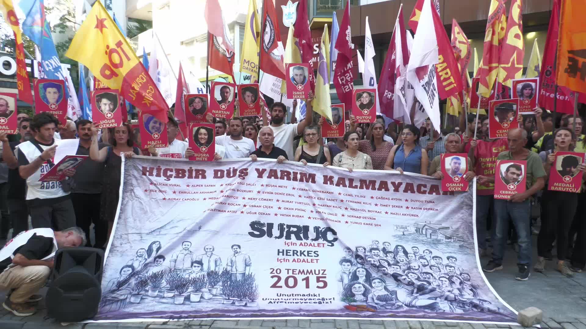 Suruç Katliamında yaşamını yitirenler katliamın 10'uncu yılında İzmir’de anıldı