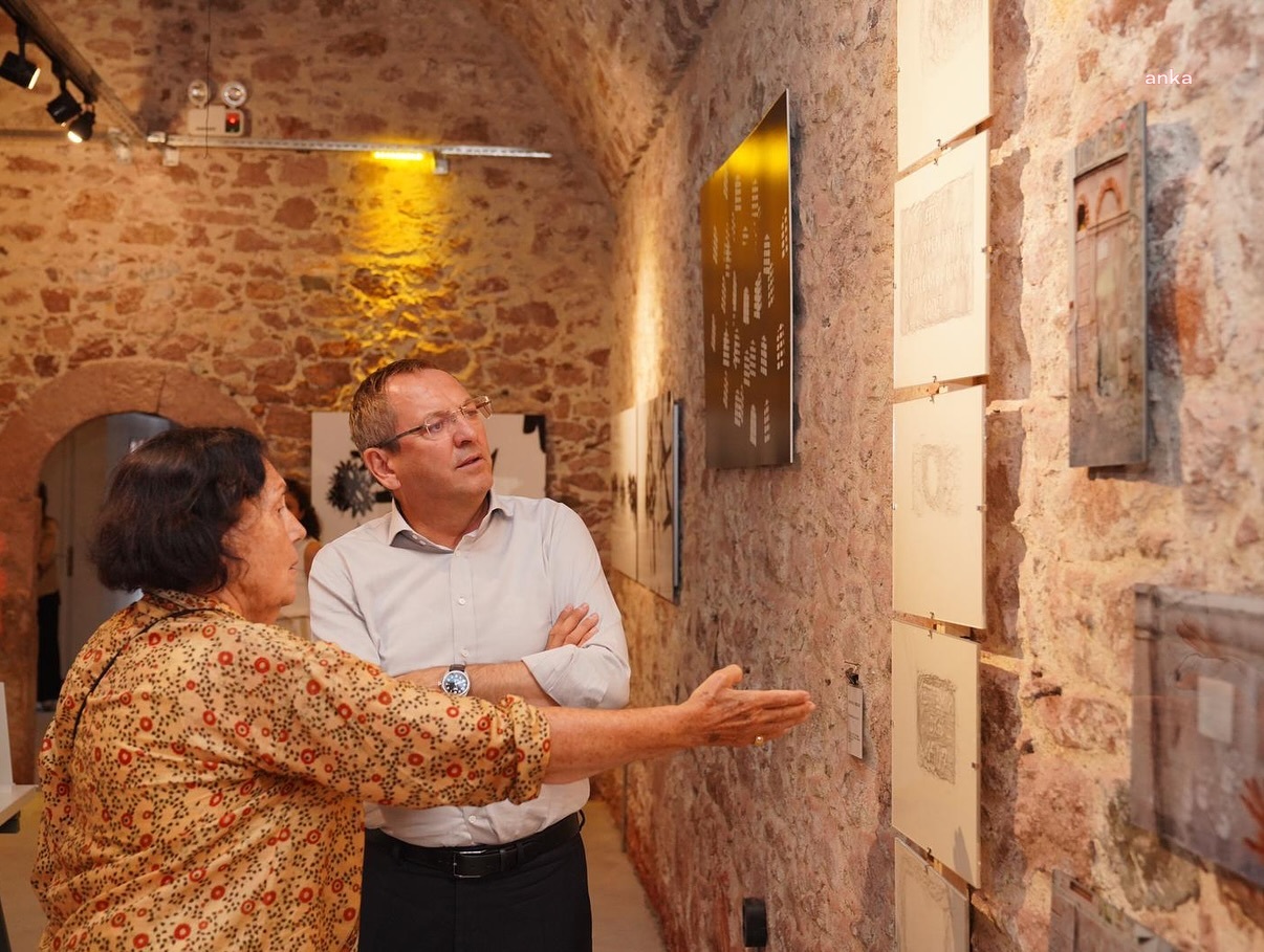 “Büyük Öteki” sergisi, Ayvalık'ta izlenime açıldı