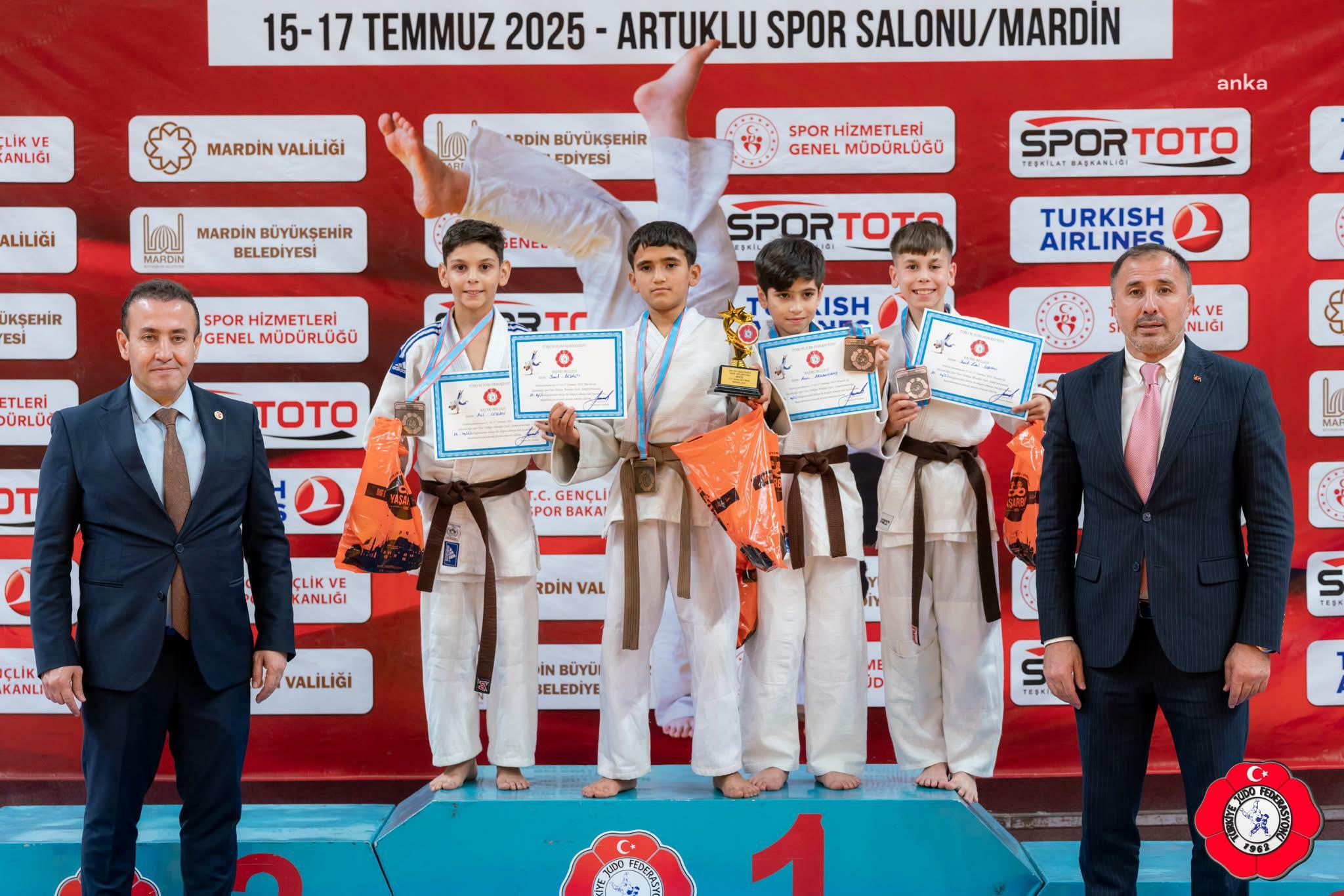Karşıyakalı sporcular milli formayı giymeye hak kazandı