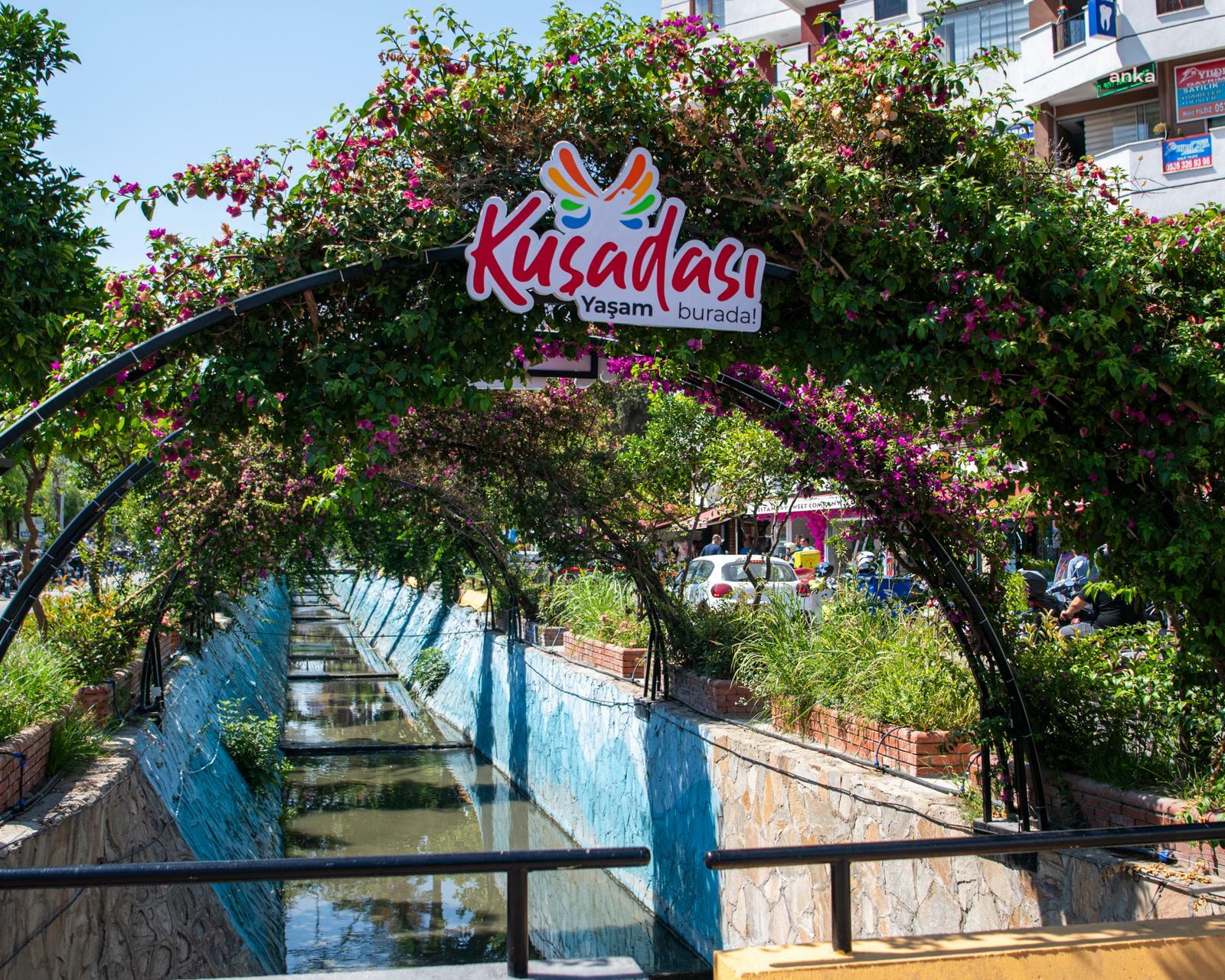 Kuşadası Belediyesi'nden "Güzel Koku Veren Dere" projesi: 15 dakikada bir portakal, limon ve yasemin kokuları yayılıyor