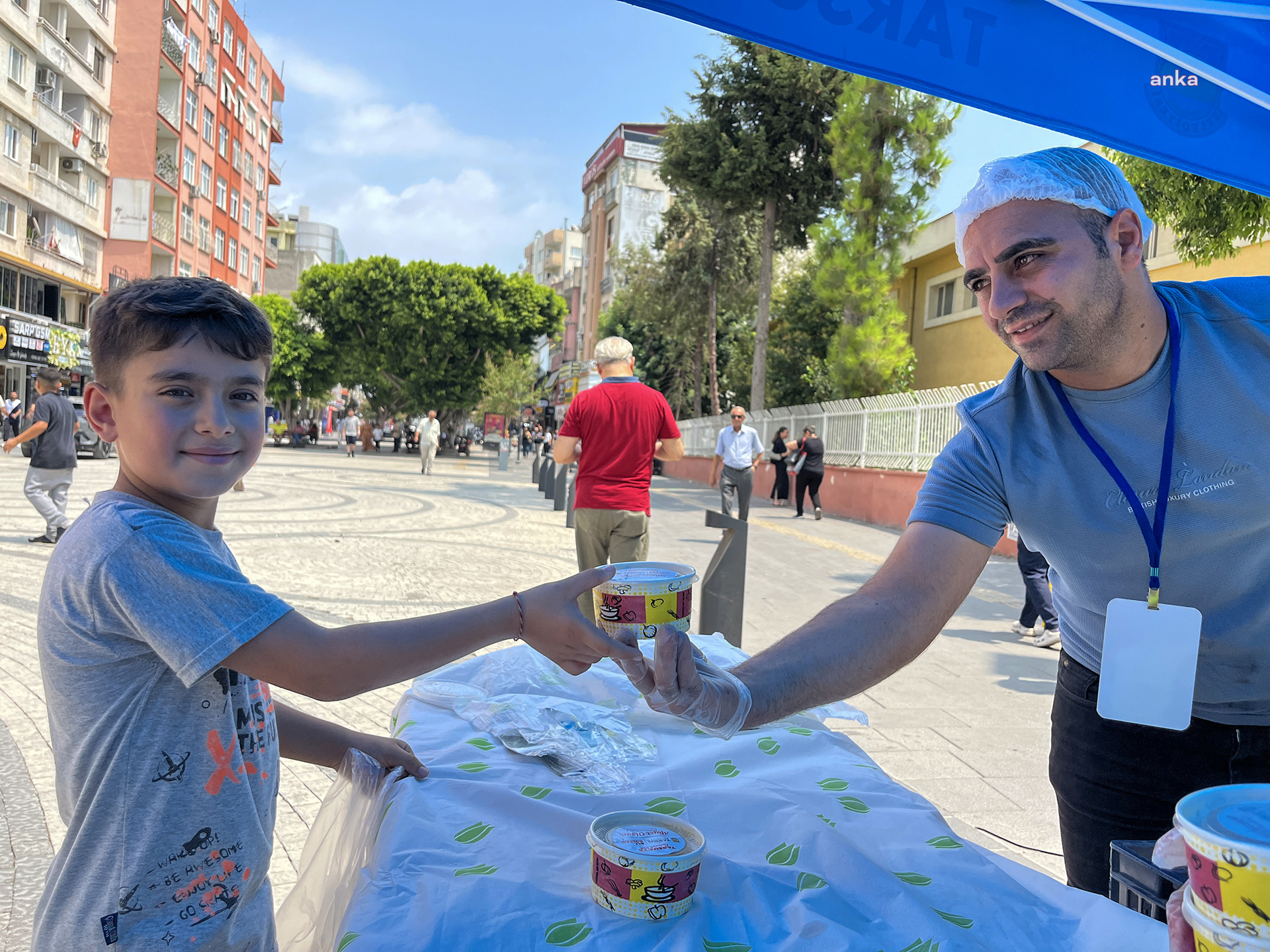 Tarsus Belediyesi'nden vatandaşlara aşure ikramı