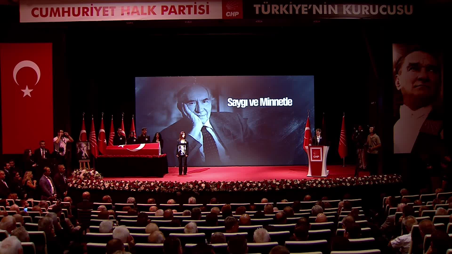 Altan Öymen’in cenaze töreni...  Özay Şendir: “‘Ağaçlar Ayakta Ölür’ bir tiyatro eserinin adı ama ‘Cumhuriyetin Çınarları’ aramızdan ayrılsalar da hiç ölmezler”