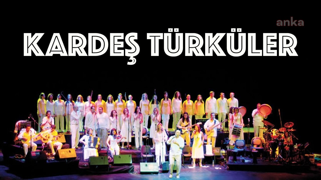 SANATÇILARDAN BAYRAKLI’YA YENİ YIL SÜRPRİZİ