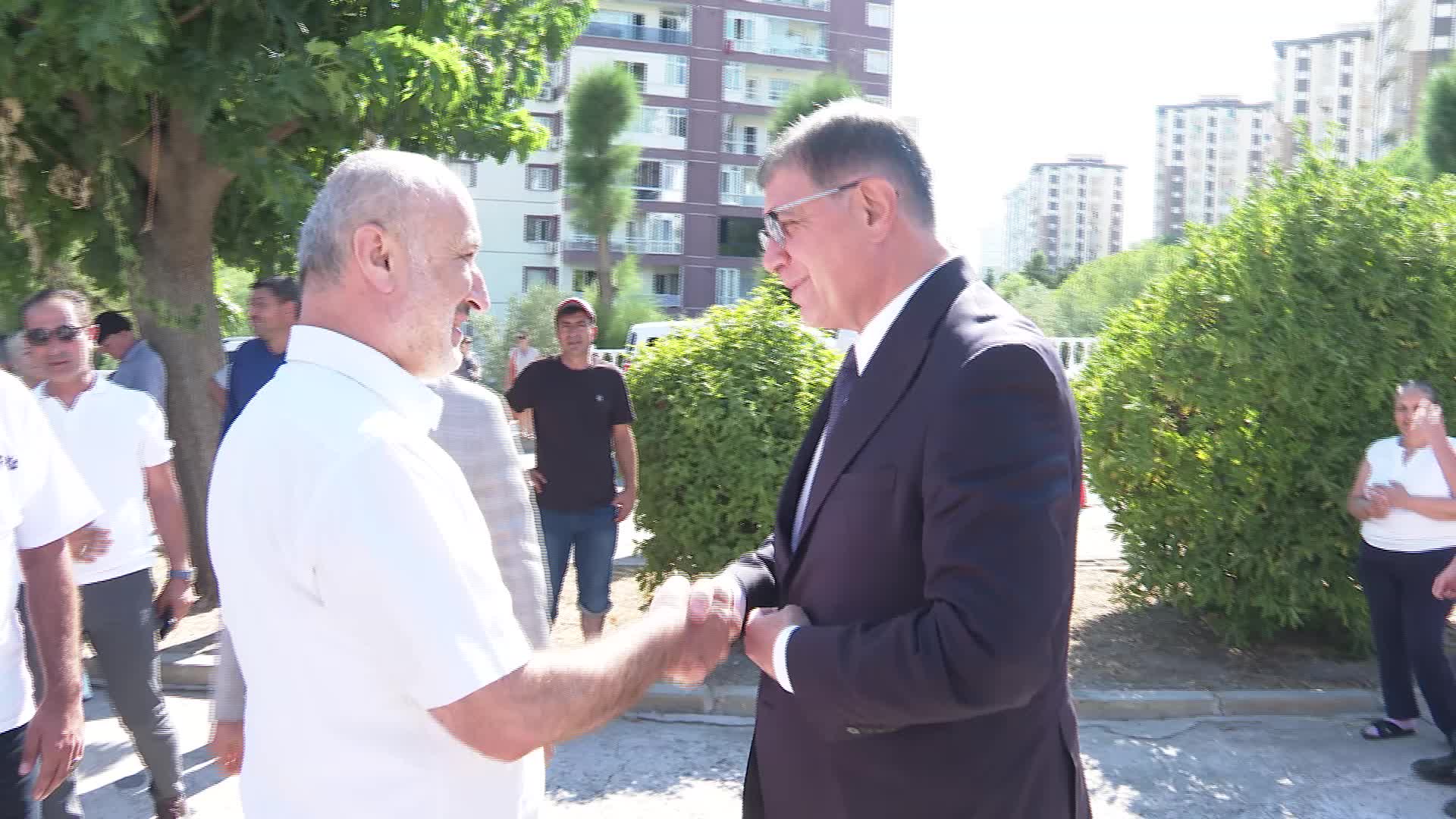 İzmir Büyükşehir Belediye Başkanı Cemil Tugay aşure etkinliğine katıldı