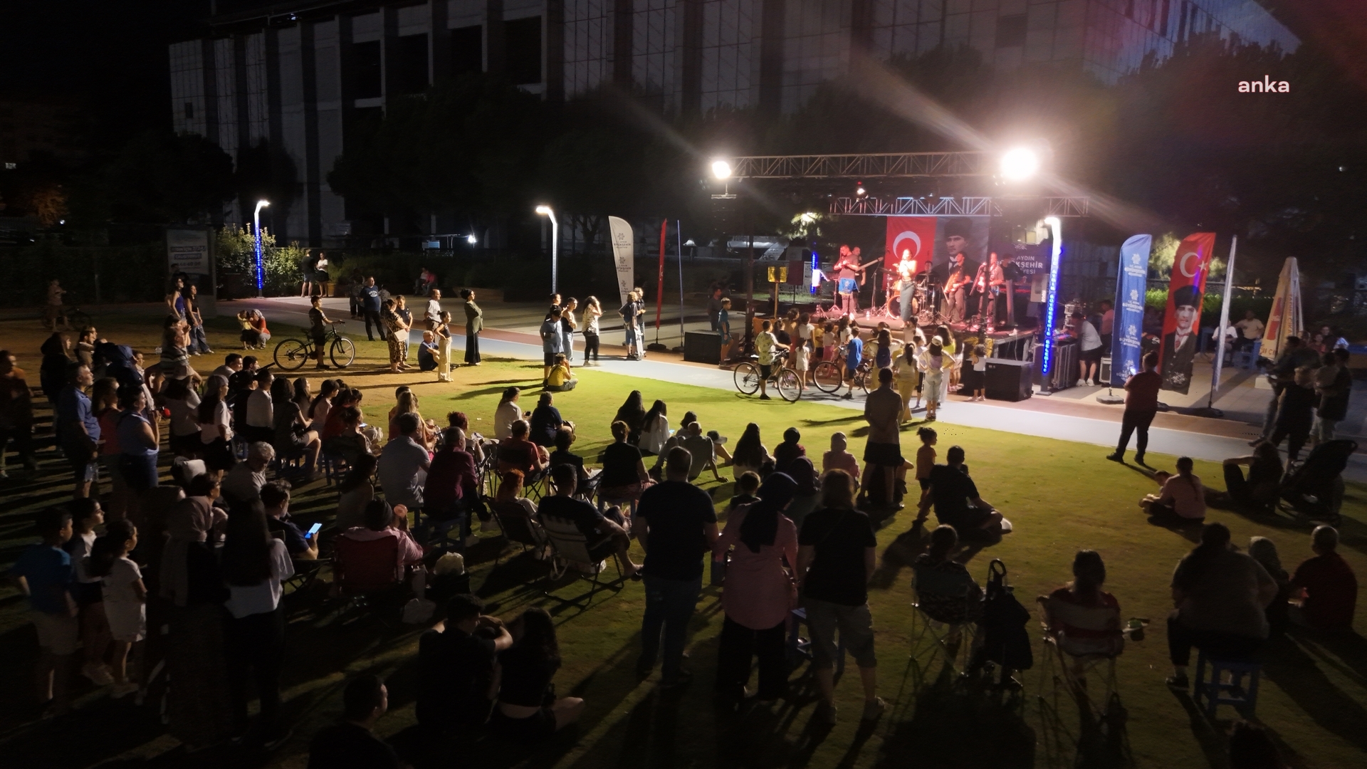 Aydın Büyükşehir Belediyesi'nin “Yaz Konserleri”, Efeler'de devam etti