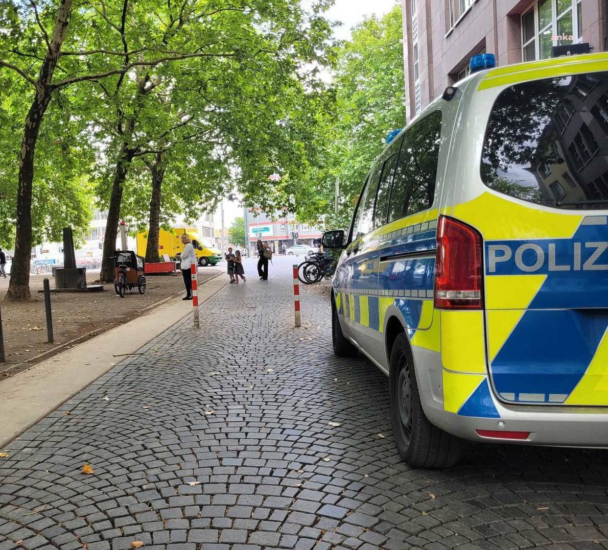 Düsseldorf Eyalet Mahkemesi'nde, "yaralama" ve "hırsızlık" suçlarından yargılanan bir kişi firar etti