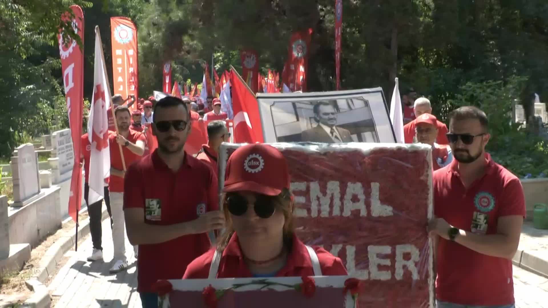 DİSK’in kurucu başkanı Kemal Türkler, katledilişinin 45’inci yılında mezarı başında anıldı... Çerkezoğlu: “Mücadelesi önümüzü aydınlatıyor”
