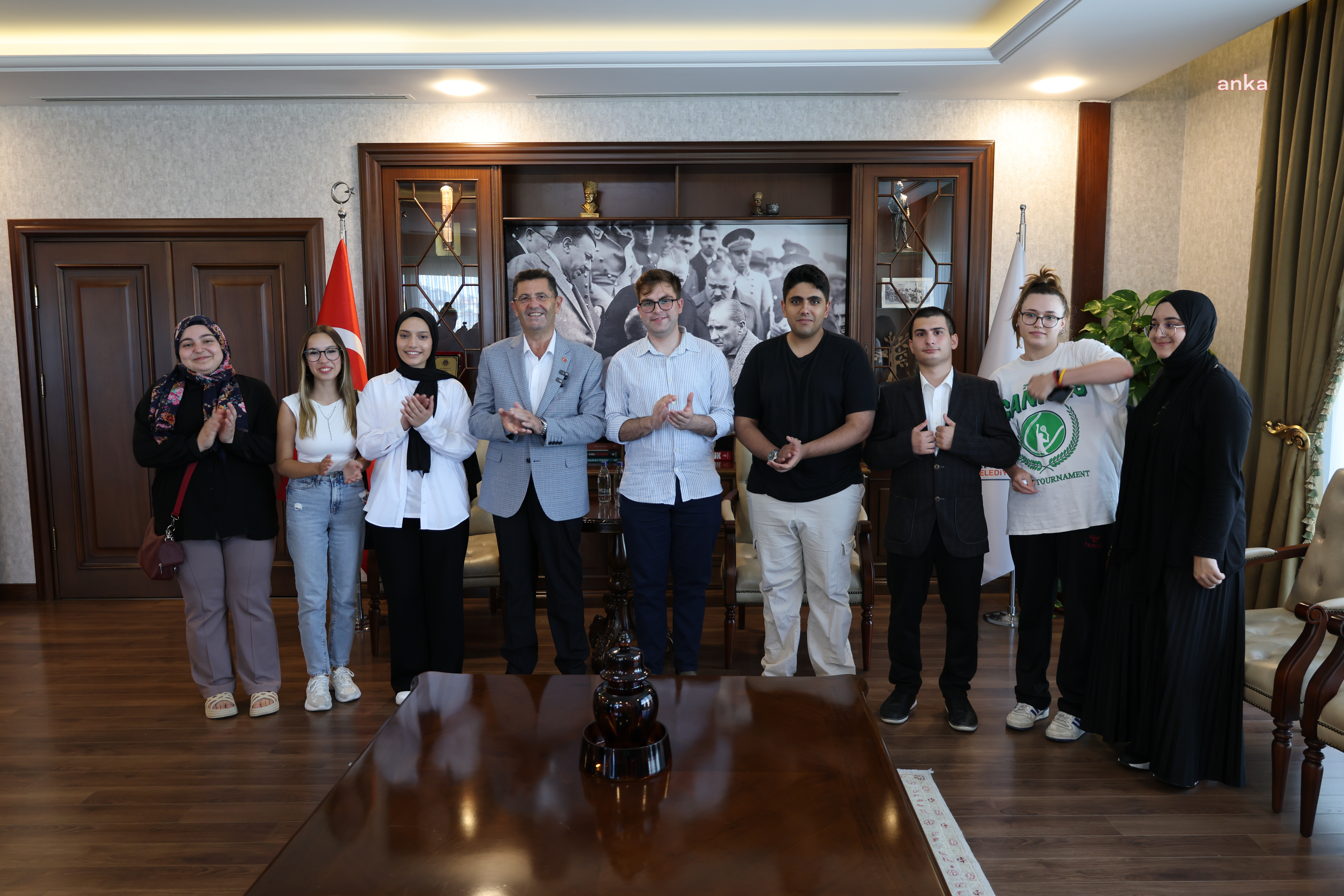 Çekmeköy’ün şampiyon öğrencileri, Başkan Orhan Çerkez’i ziyaret etti