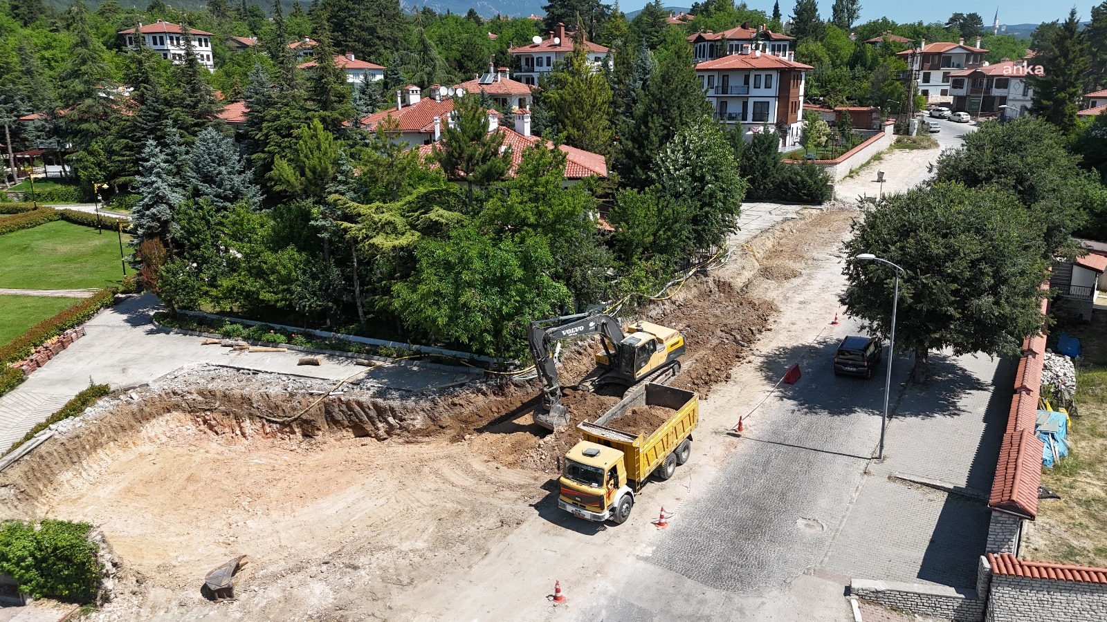 Safranbolu Belediyesi'nden Kavaklar Caddesi'nde yol genişletme çalışması