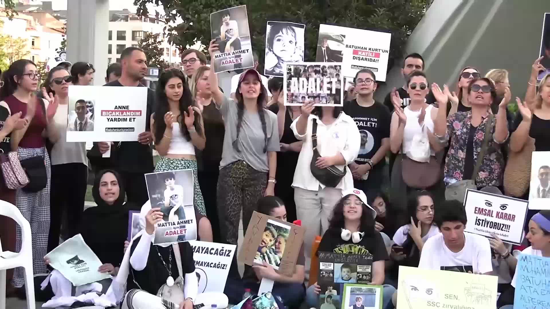 Mattia Ahmet Minguzzi’nin annesi kendisine gelen tehdit mesajlarını gösterdi: Ben bu protestolara bu akşam son veriyorum, dinlenmem lazım, ölüm tehditleri de alıyorum
