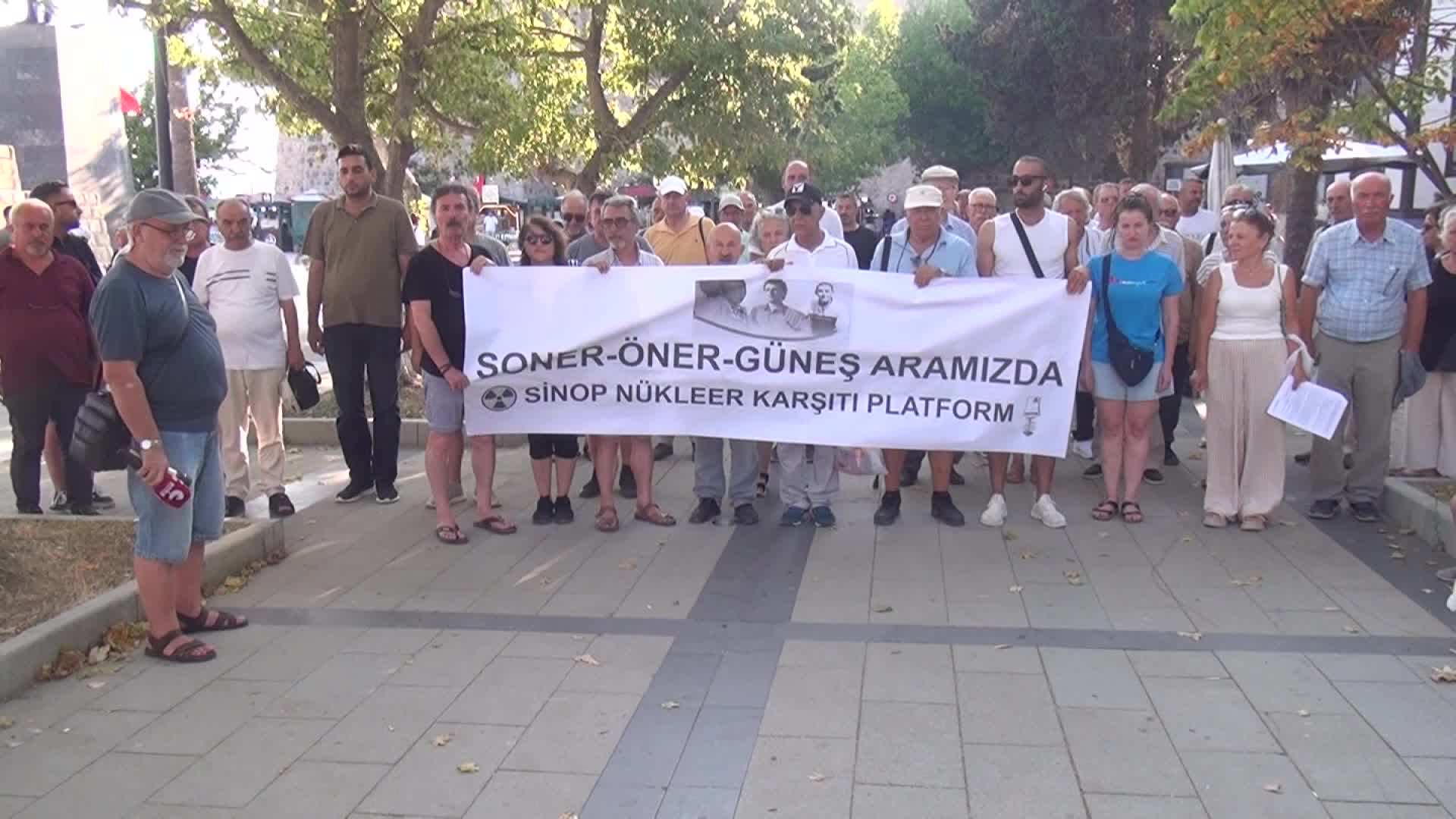 Nükleer santrallere karşı yapılan eylem için geldikleri Sinop’ta dalgalara kapılarak hayatını kaybeden 3 genç için anma töreni düzenlendi