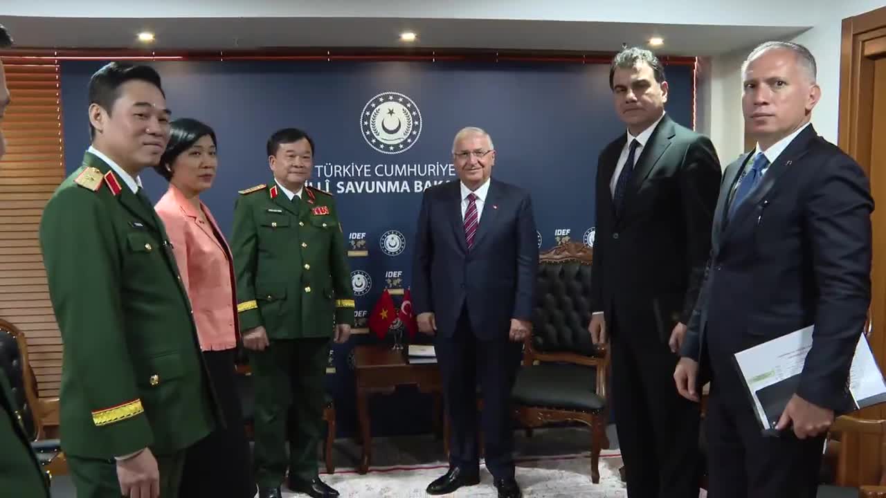 Bakan Güler, IDEF 2025’te Vietnam ve Pakistanlı mevkidaşlarını kabul etti