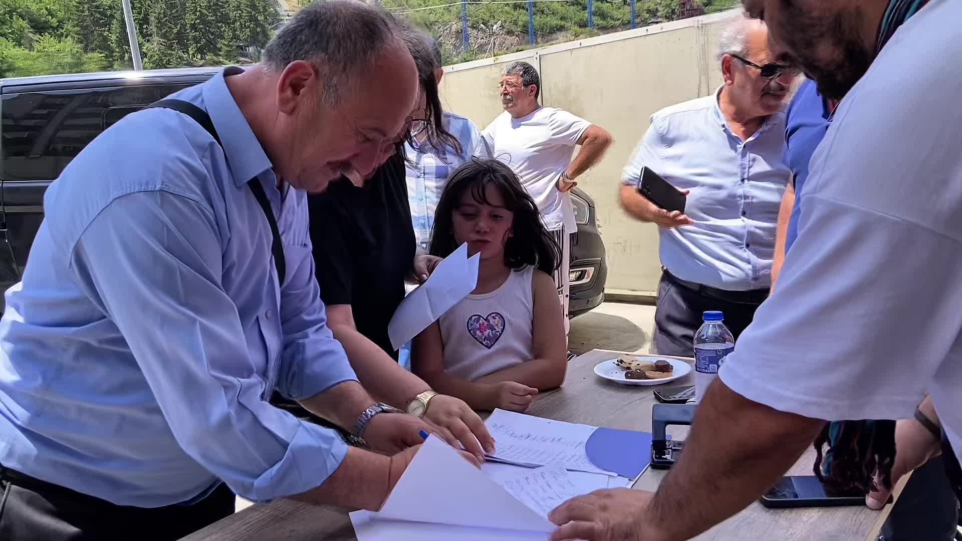Beylikdüzü Belediye Başkanı Mehmet Murat Çalık'ın serbest bırakılması için memleketi Maçka'da imza kampanyası başlatıldı