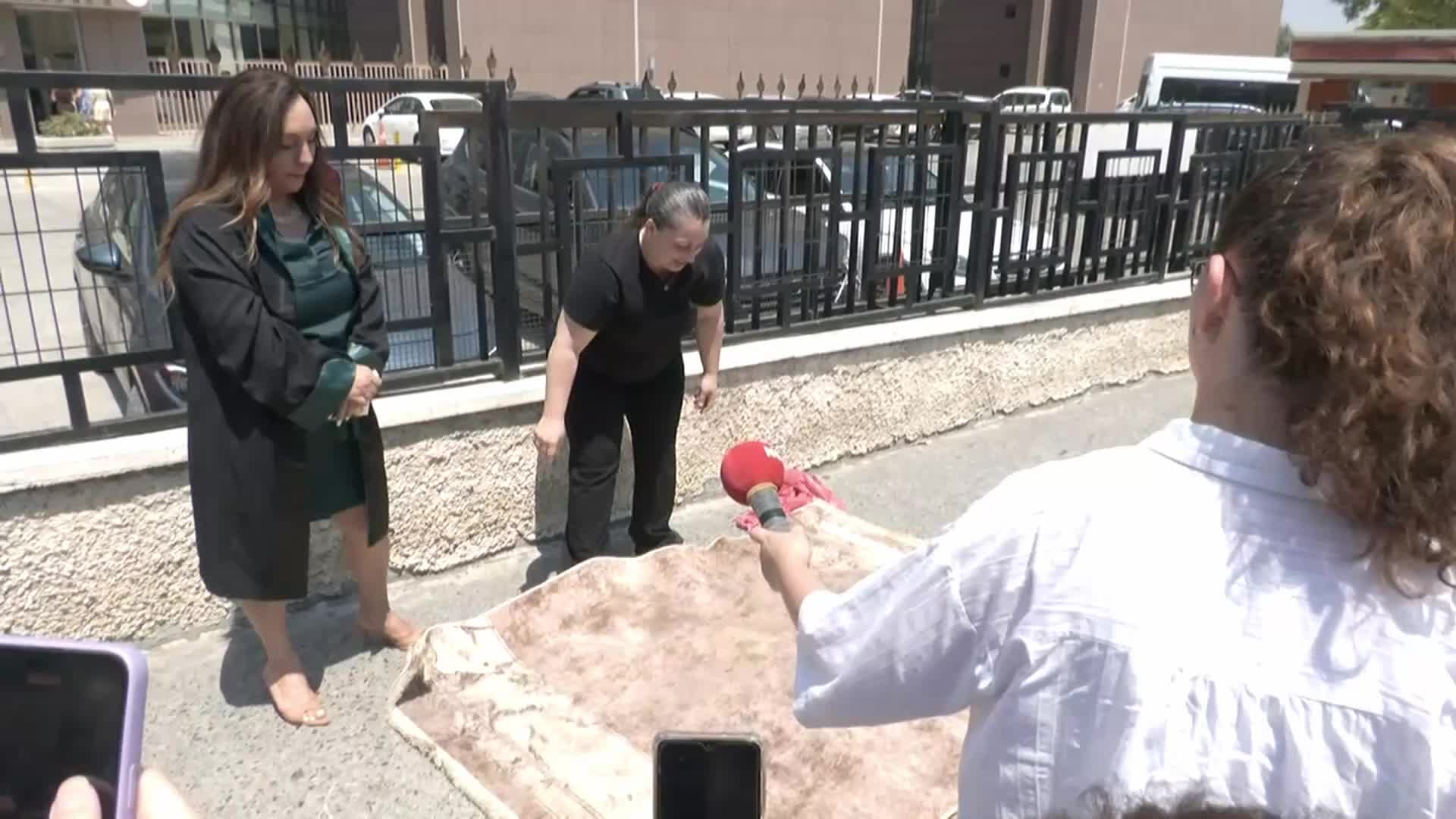 Sedef Güler cinayeti davasında 4'üncü duruşma... CHP'li Hatice Selli Dursun: Özellikle halı skandalının sorumlularının hesap vermesi için davanın sonuna kadar takipçisi olacağız