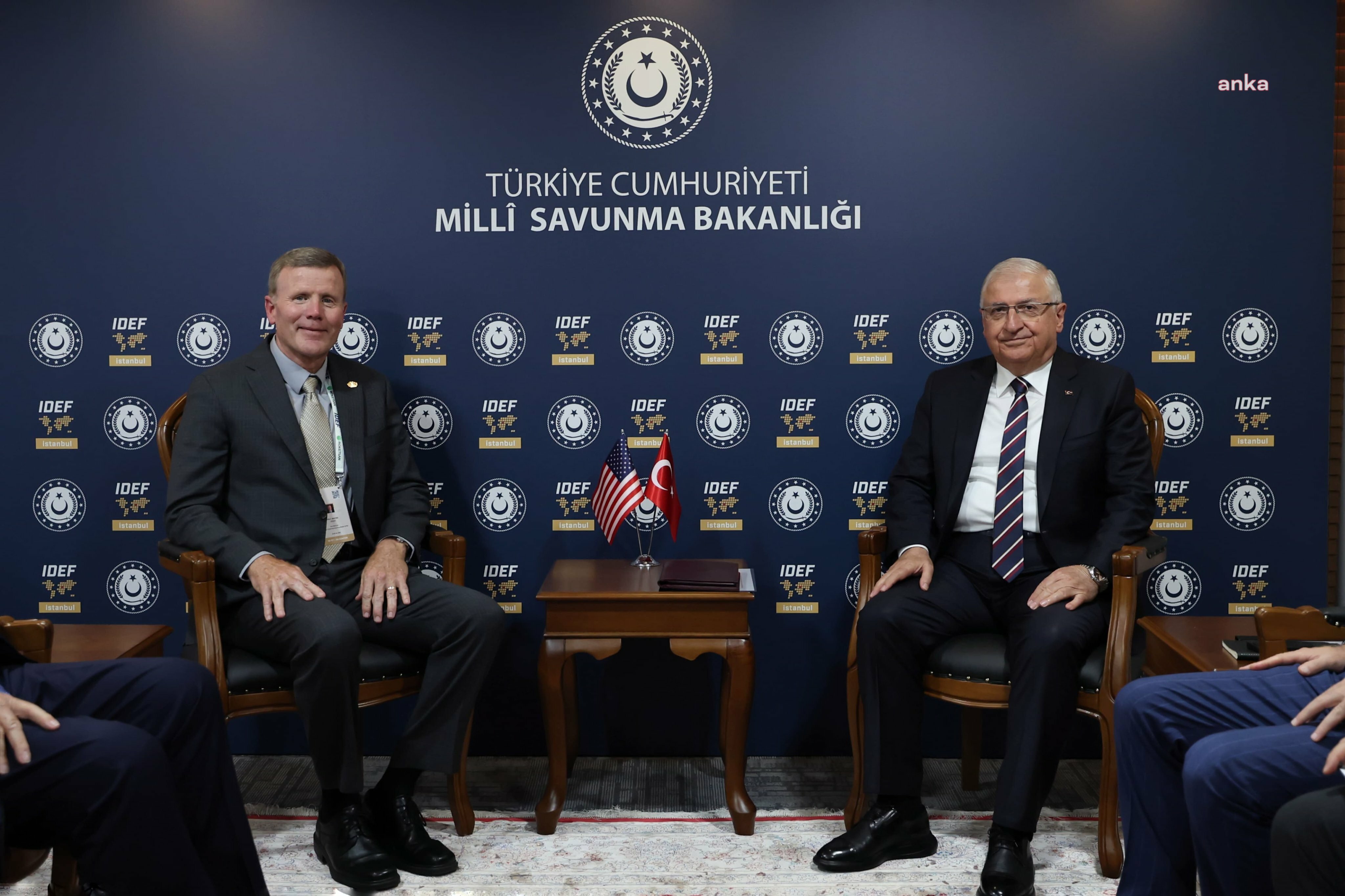 Bakan Güler, IDEF 2025 Fuarı’nda ATBR Başkanı James Jones ve Irak Savunma Bakanı El-Abbasi ile görüştü