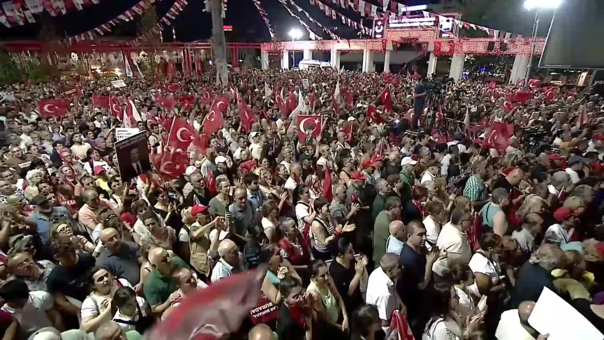 CHP'nin Millet İradesine Sahip Çıkıyor Mitingi Bakırköy'de... Özgür Özel: Anadolu lisesi de bizimdir imam hatip de bizimdir